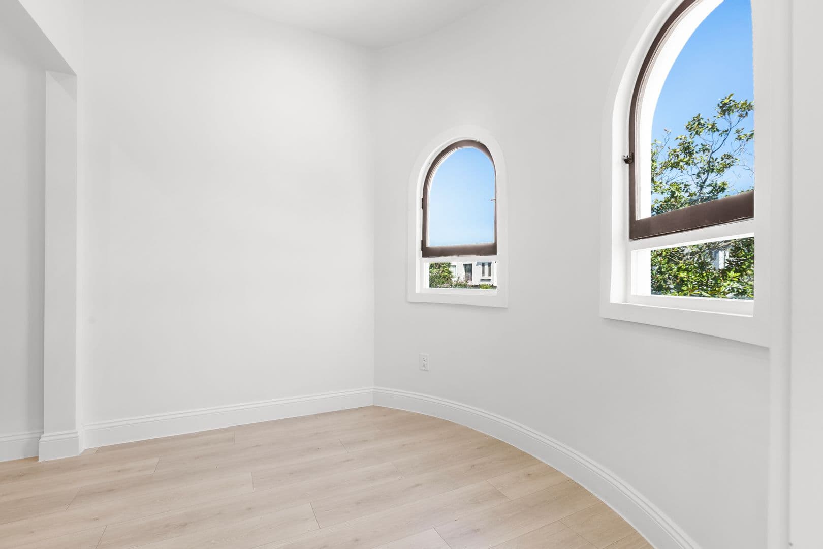 Los Angeles Condo: 341 N Genesee Ave