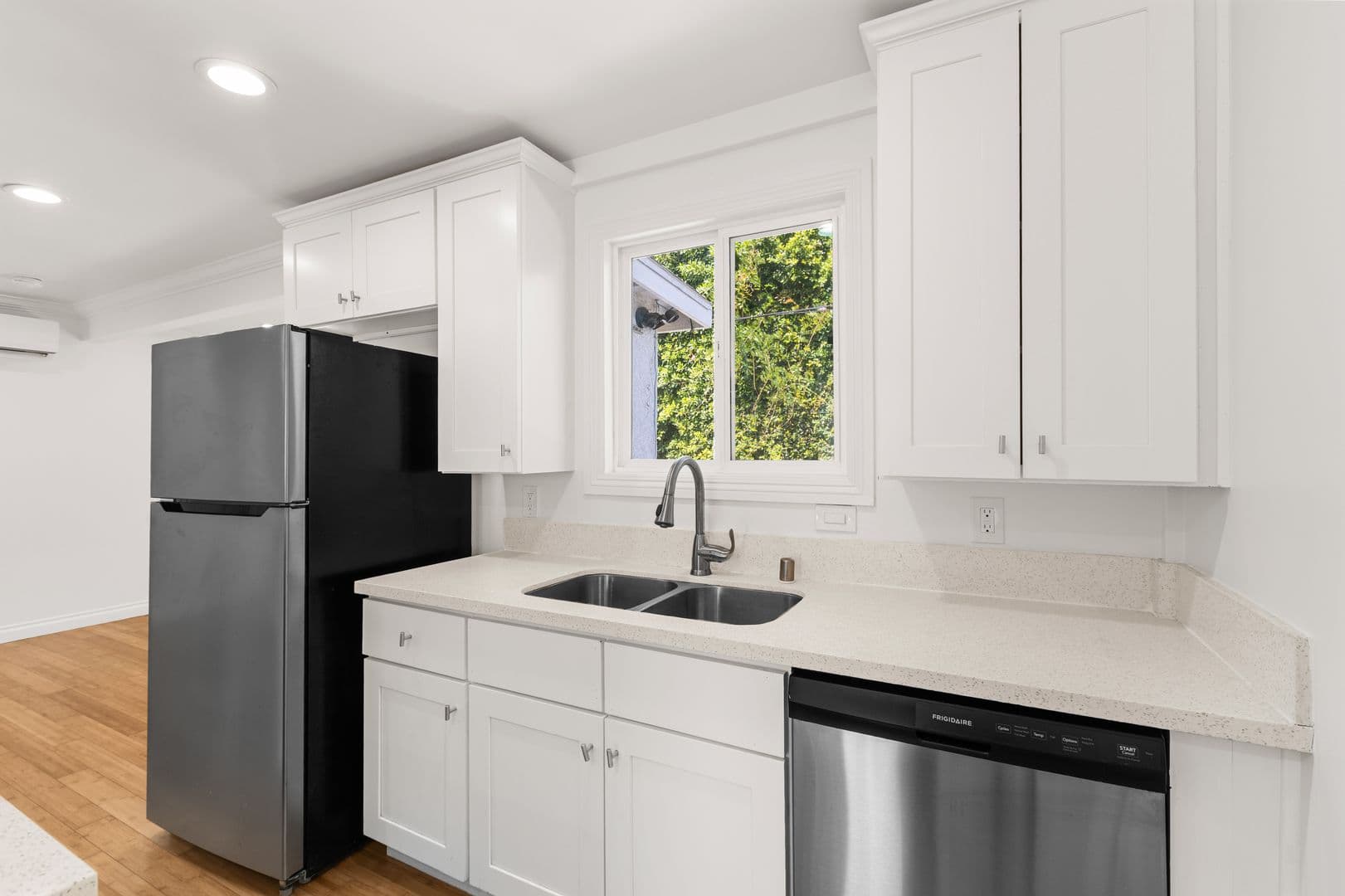 Los Angeles Condo: 2641 Riverside Terrace