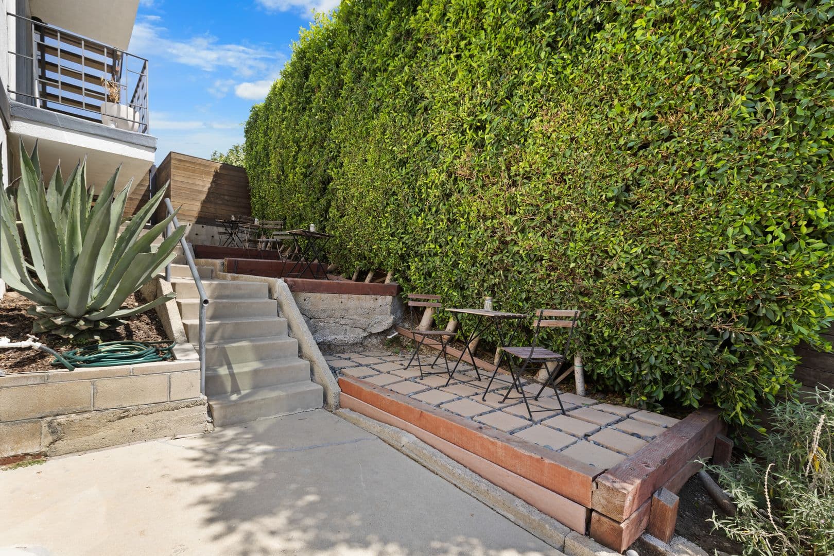 Los Angeles Apartment: 1167 Bellevue Ave.
