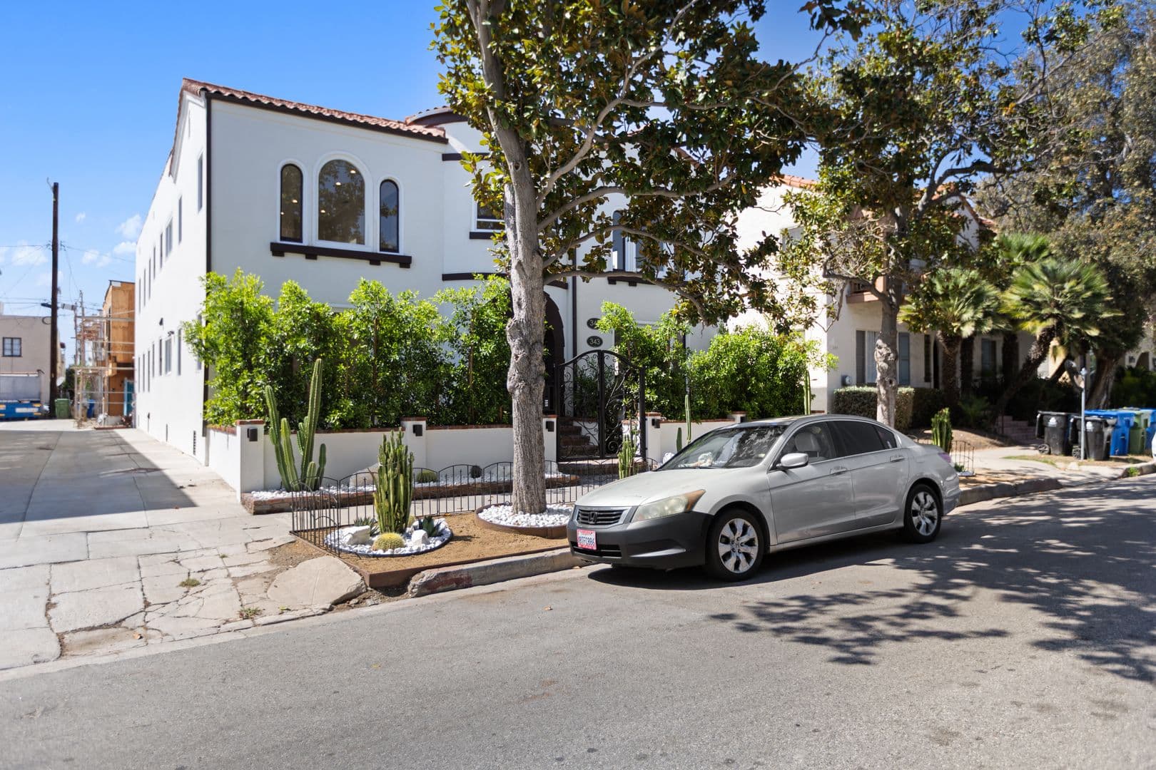 Los Angeles Condo: 341 N Genesee Ave