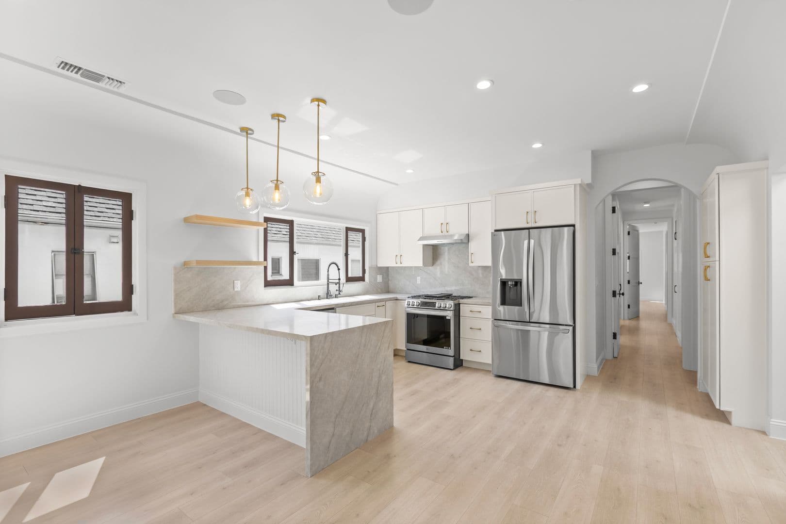 Los Angeles Condo: 341 N Genesee Ave