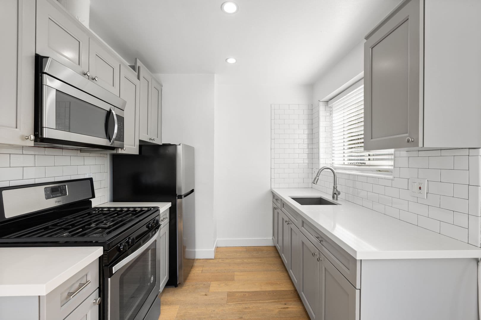 Los Angeles Condo: 360 Parkman Ave.