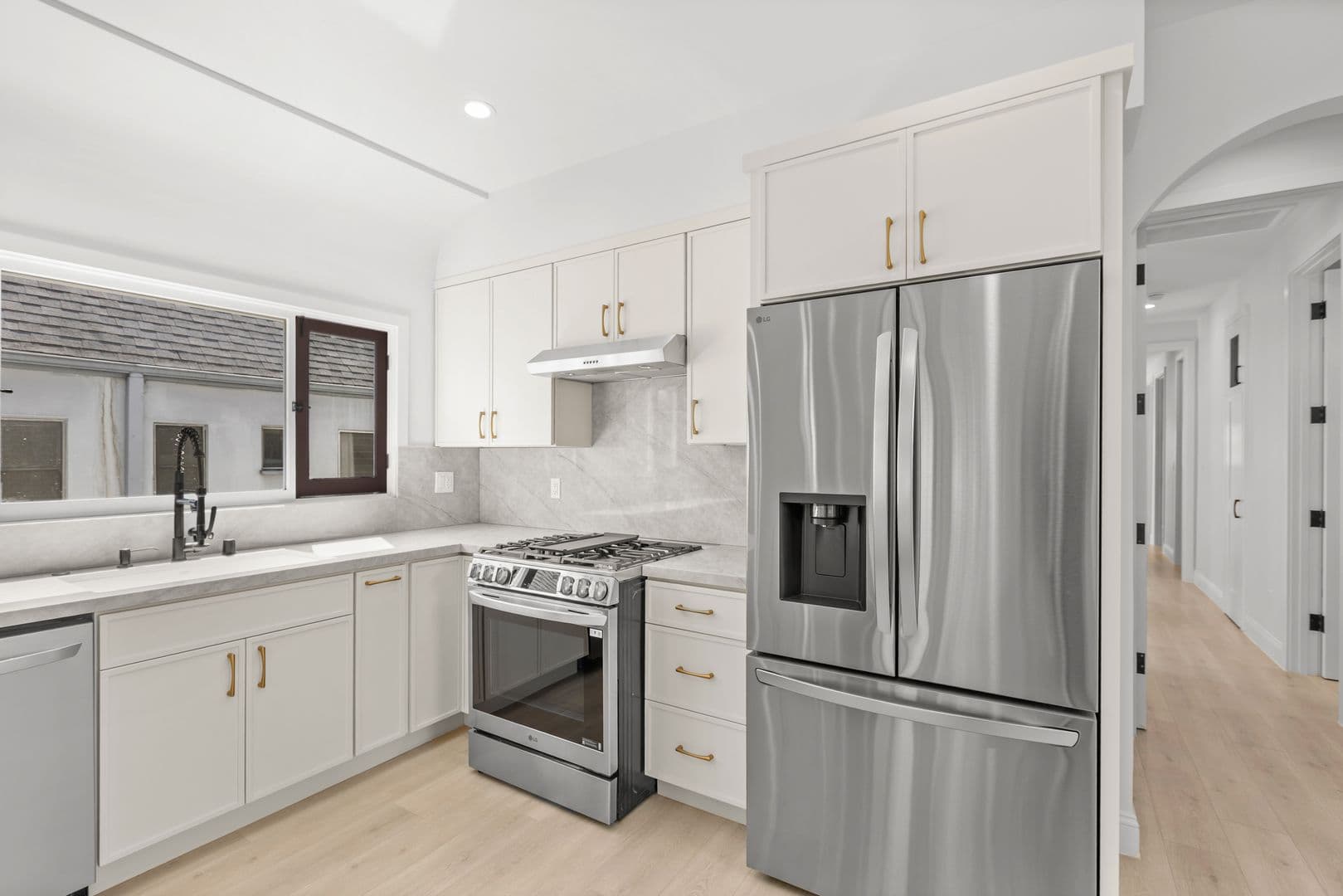 Los Angeles Condo: 341 N Genesee Ave