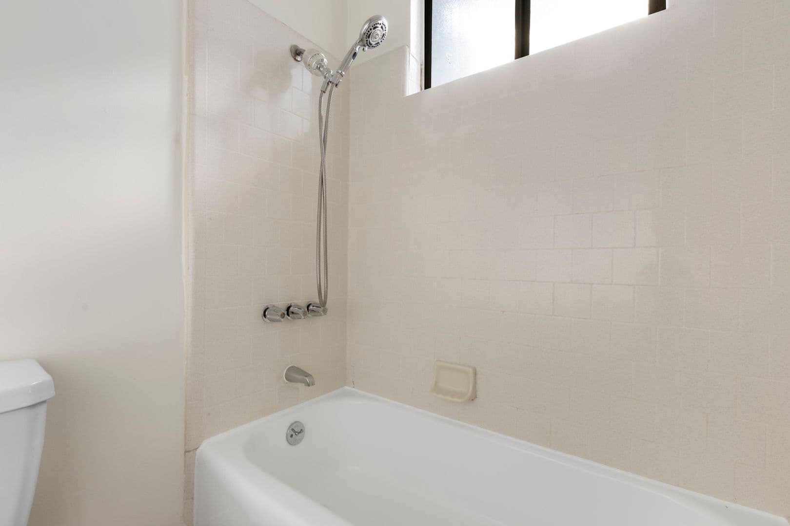 North Hollywood Apartment: 5105 Bakman Ave. #18