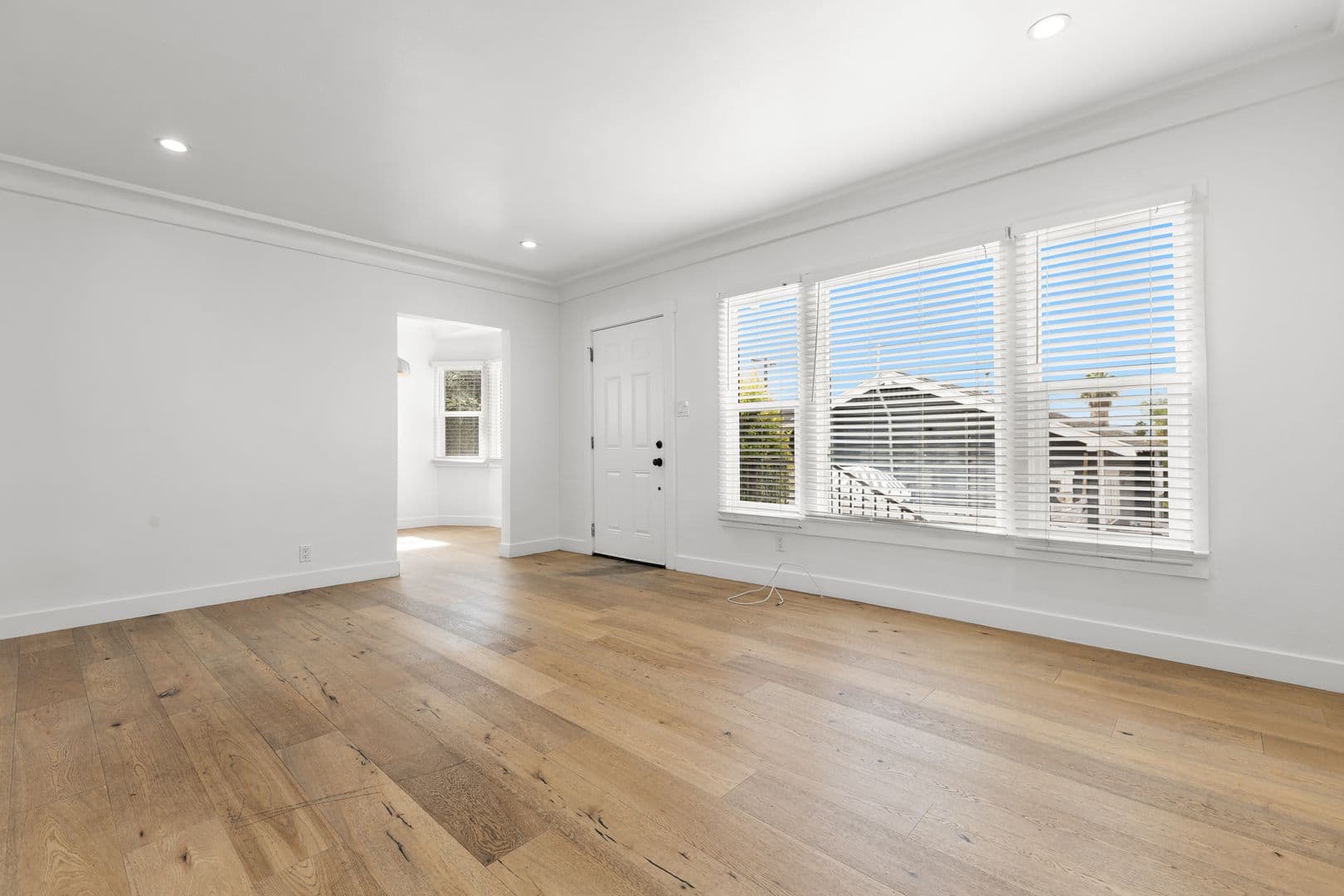 Los Angeles Condo: 360 Parkman Ave.