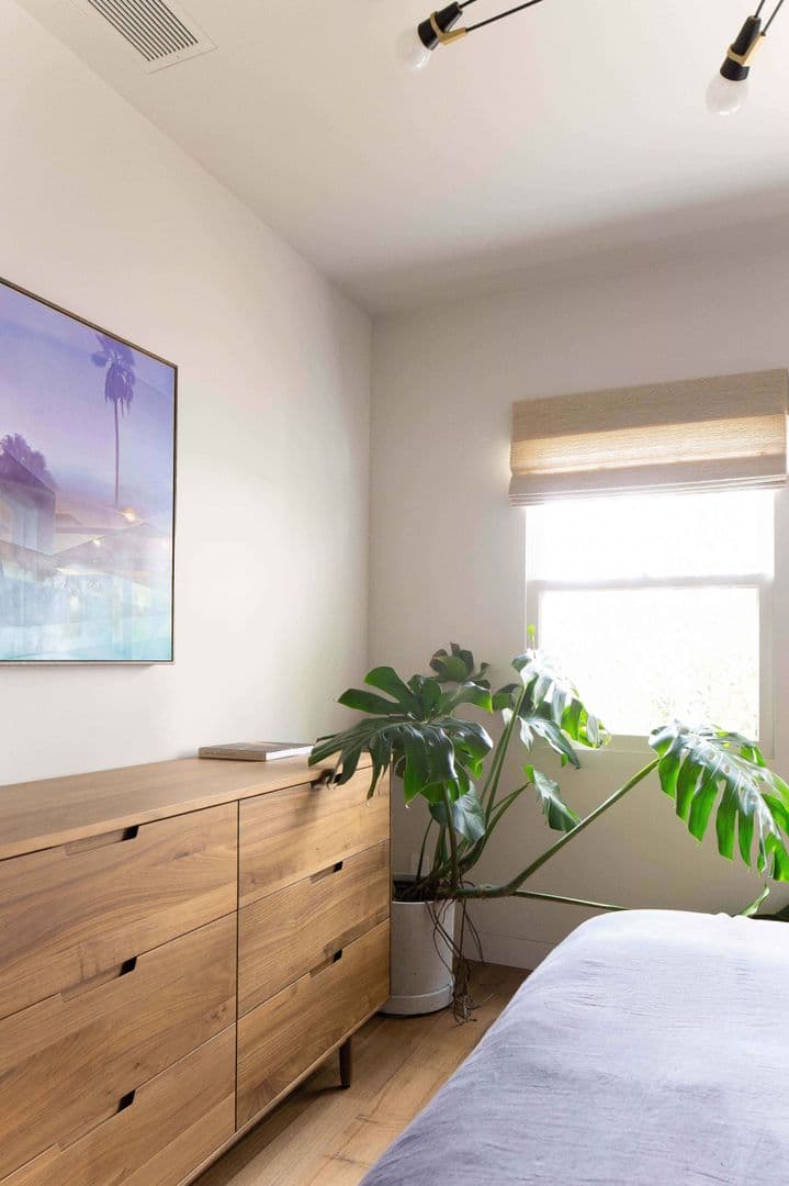 Santa Monica Condo: 2545 2nd St.