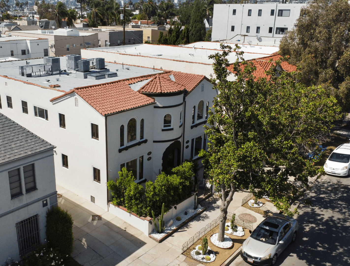 Los Angeles Condo: 341 N Genesee Ave