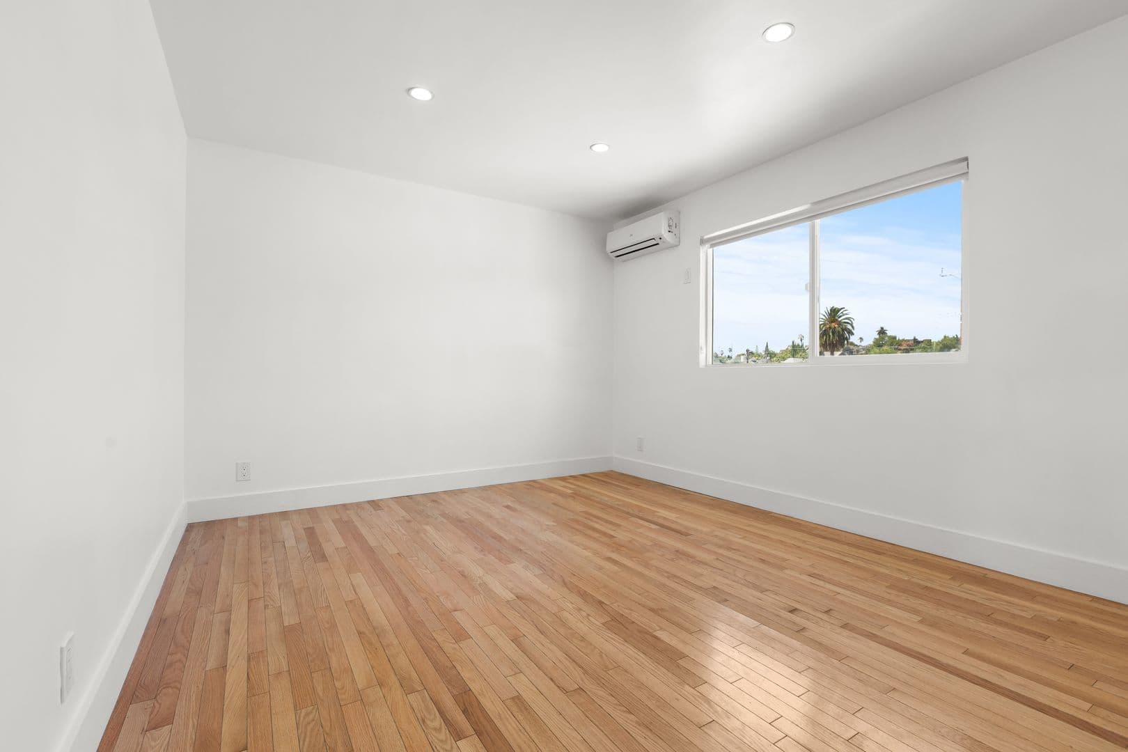 Los Angeles Apartment: 1167 Bellevue Ave.
