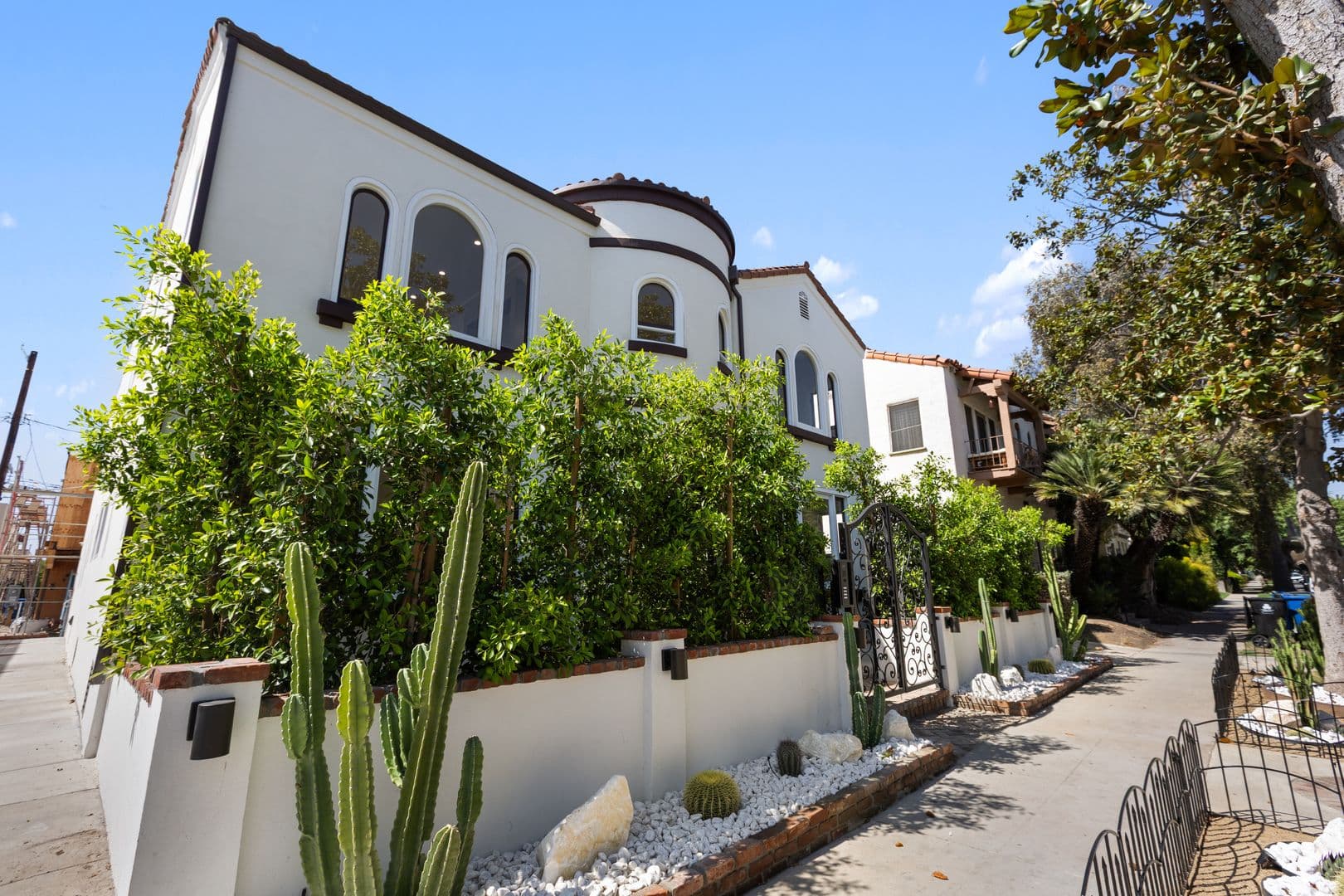 Los Angeles Condo: 341 N Genesee Ave