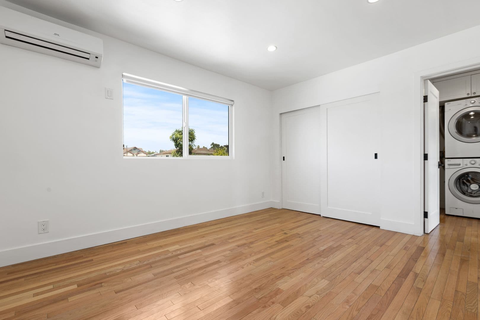 Los Angeles Apartment: 1167 Bellevue Ave.