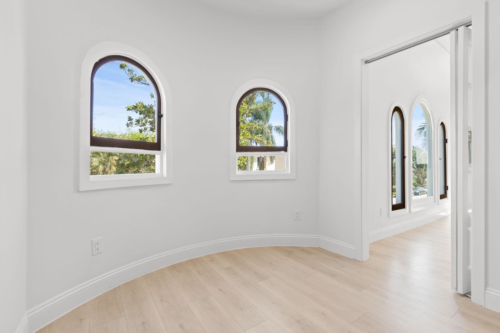 Los Angeles Condo: 341 N Genesee Ave