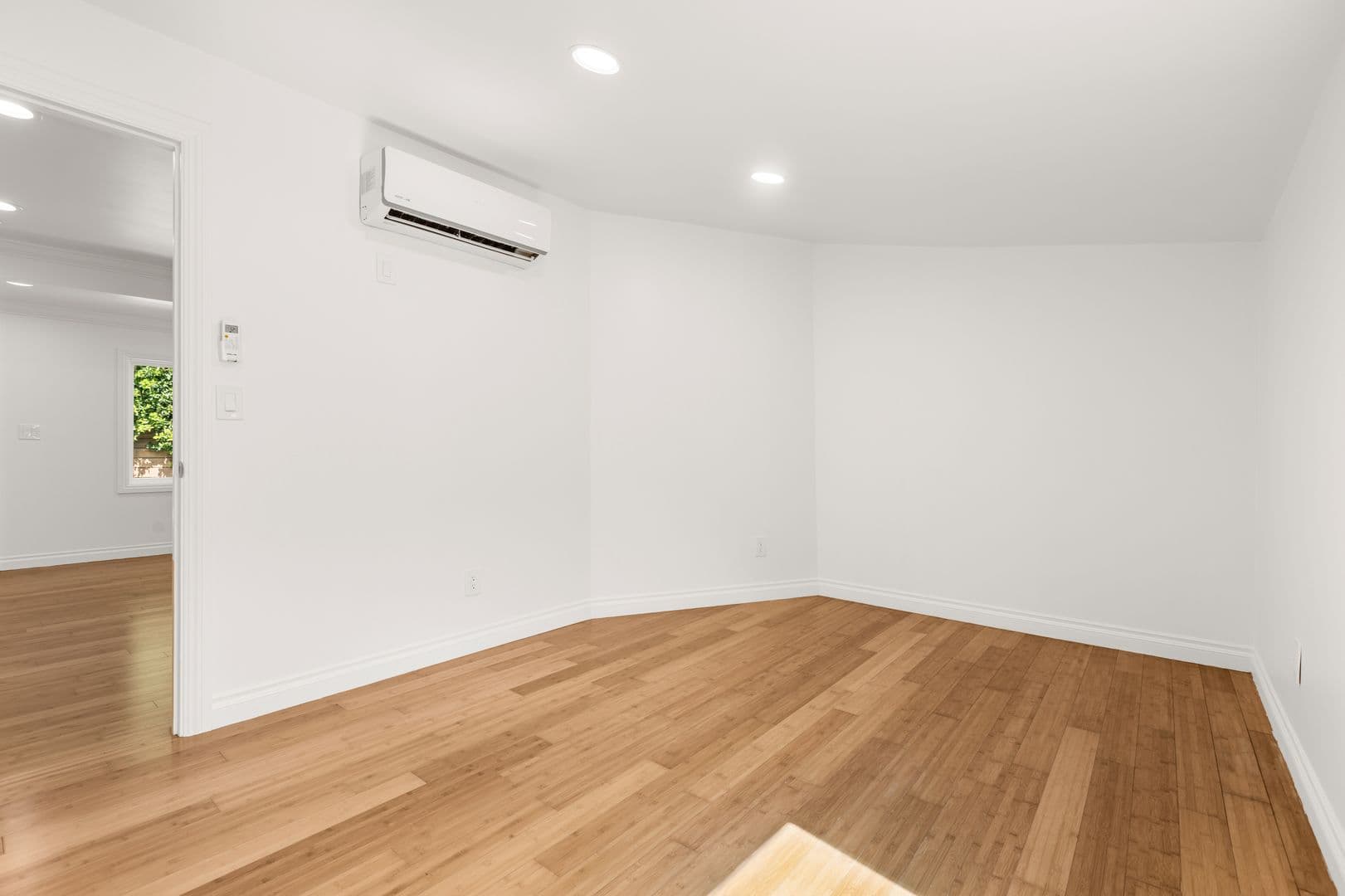 Los Angeles Condo: 2641 Riverside Terrace