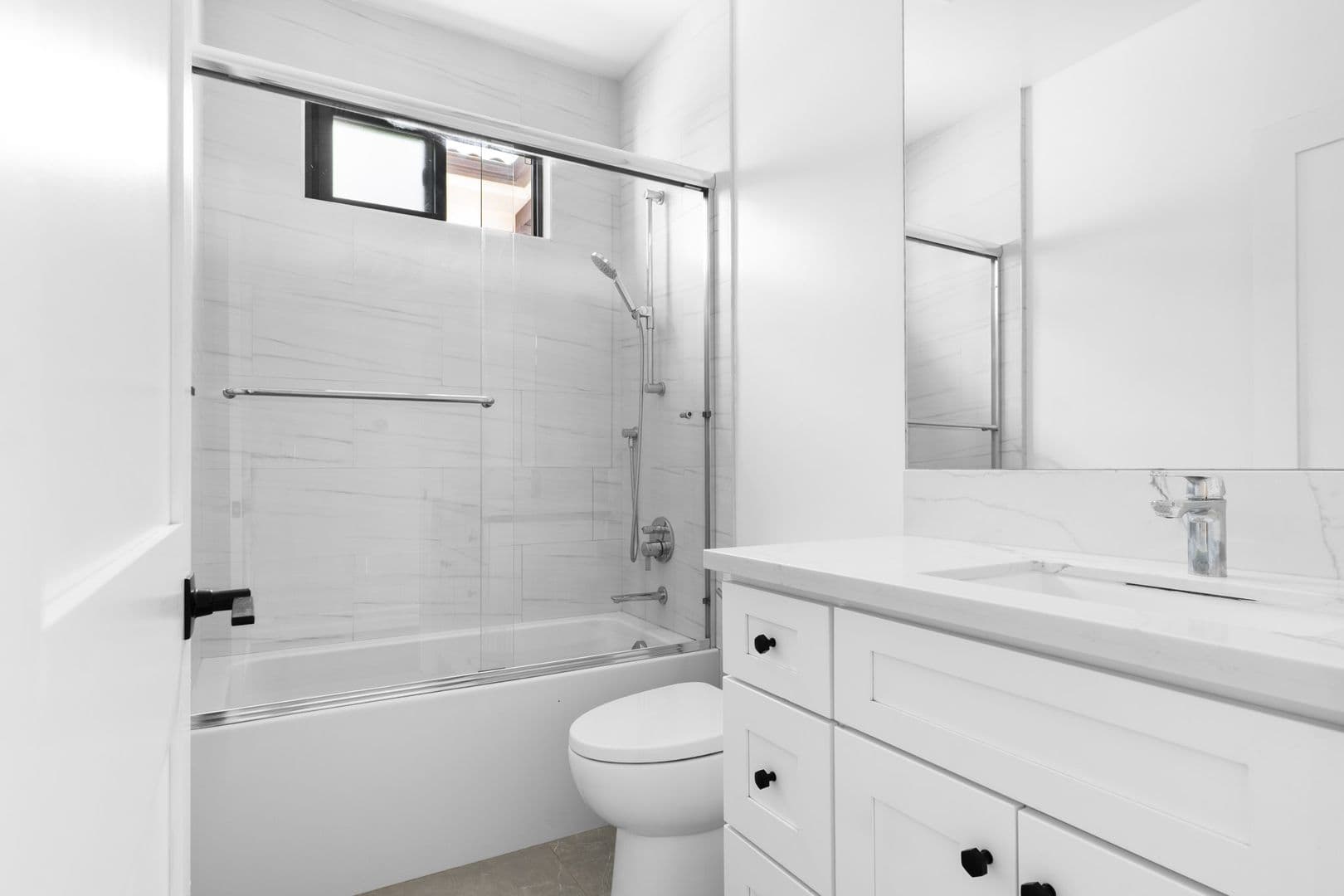 Burbank Apartment: 216 N Orchard Dr.
