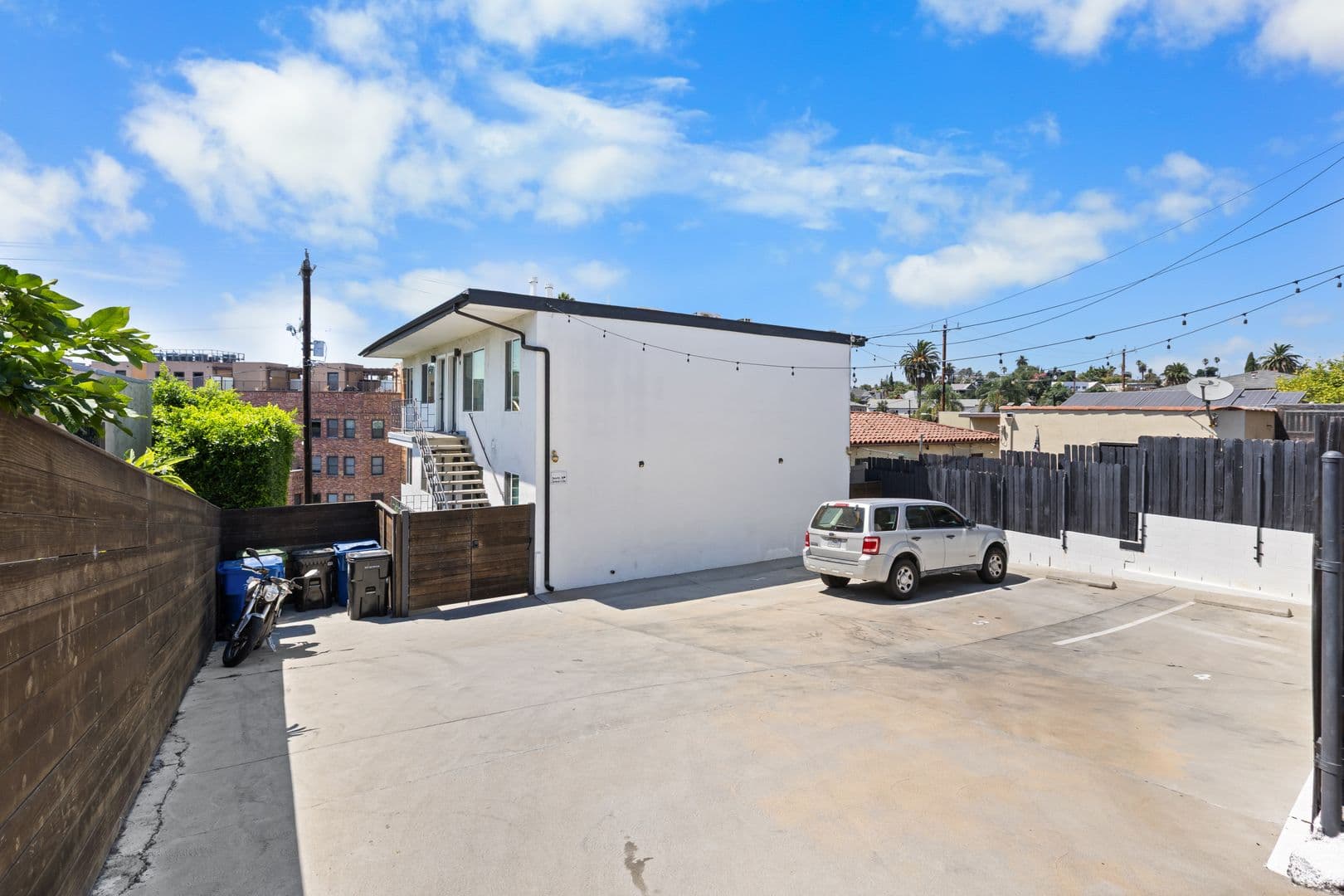 Los Angeles Apartment: 1167 Bellevue Ave.