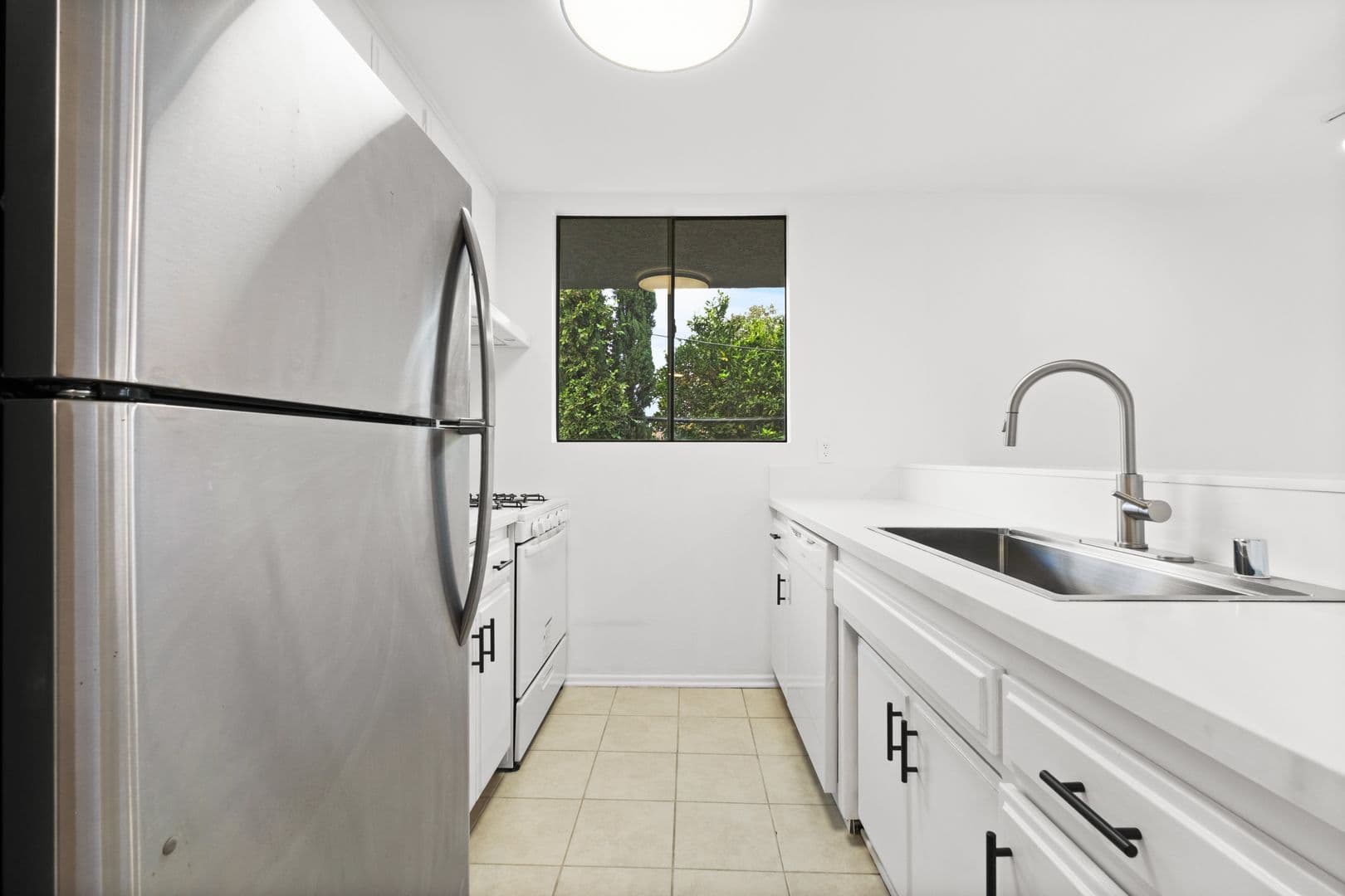 Valley Village Apartment: 5401 Rhodes Ave