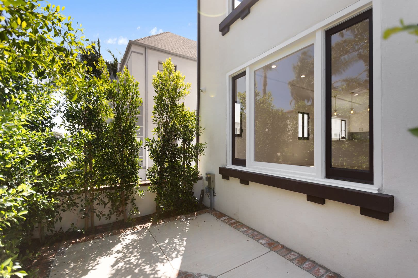 Los Angeles Condo: 341 N Genesee Ave