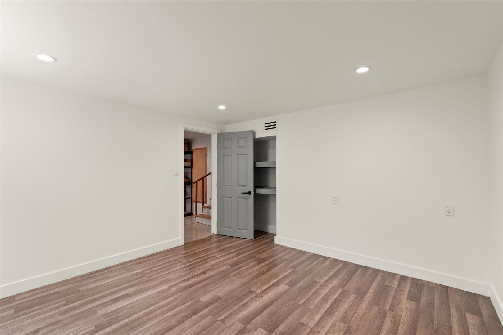 Glendale House: 2714 Hollister Terrace