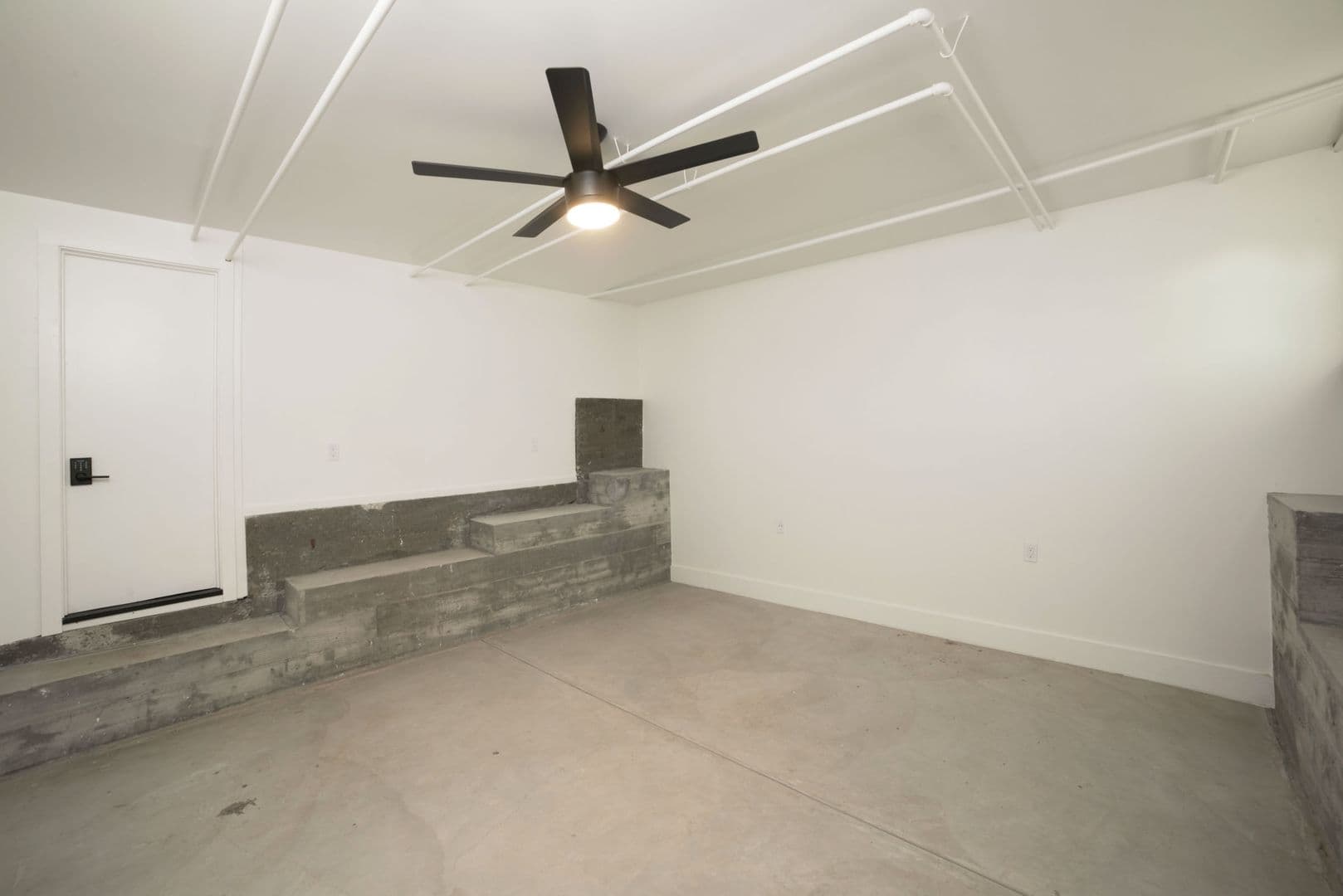 Los Angeles Apartment: 1167 Bellevue Ave.