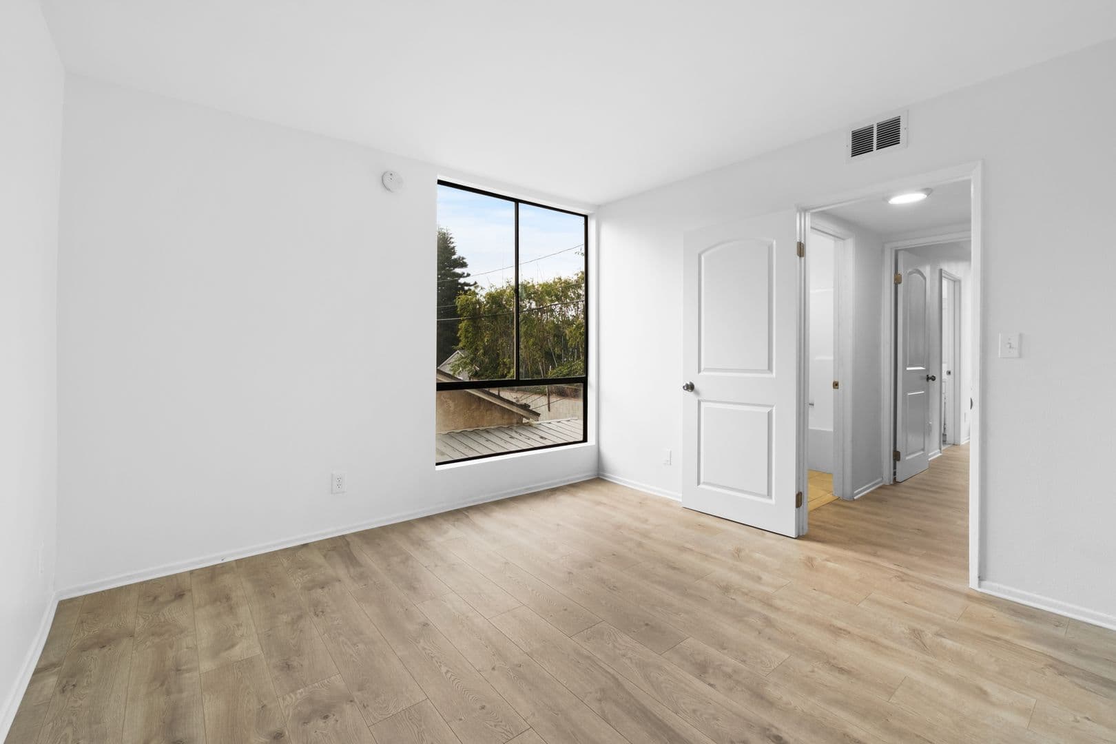 Valley Village Apartment: 5401 Rhodes Ave