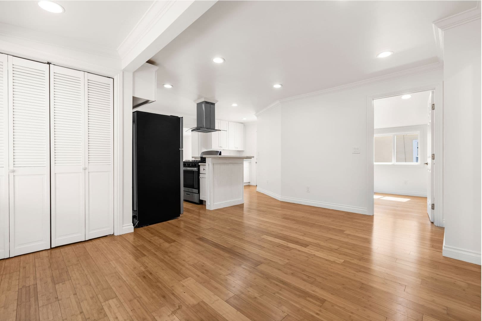 Los Angeles Condo: 2641 Riverside Terrace