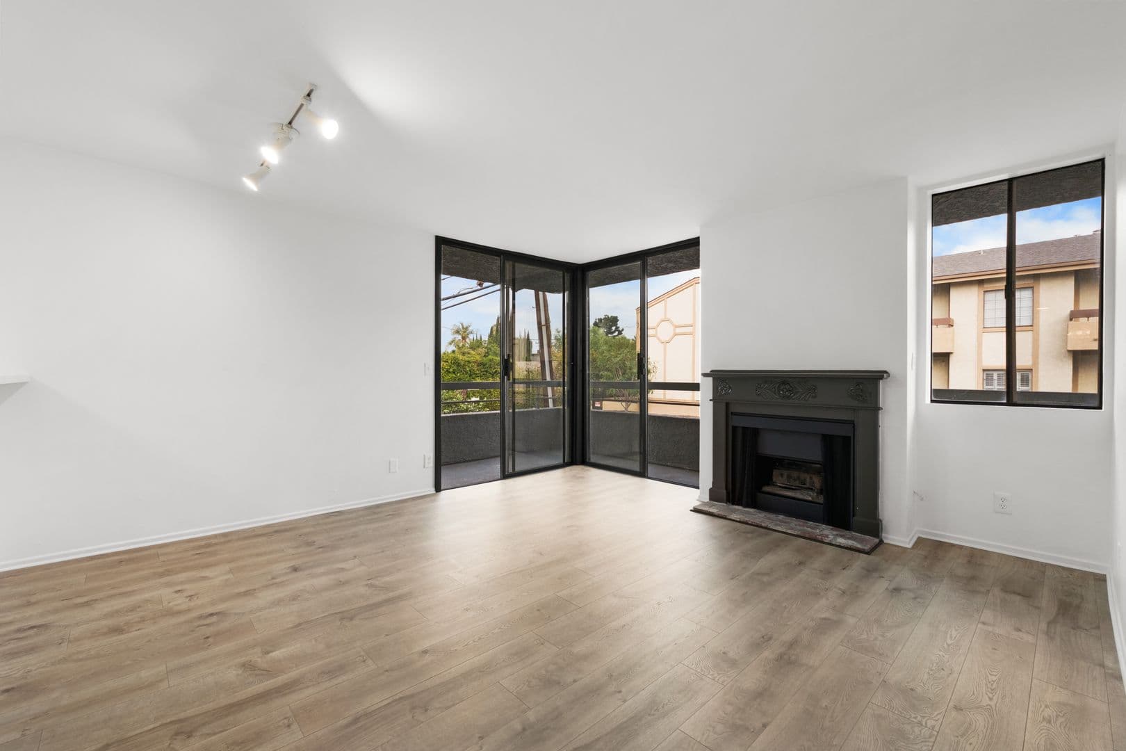 Valley Village Apartment: 5401 Rhodes Ave
