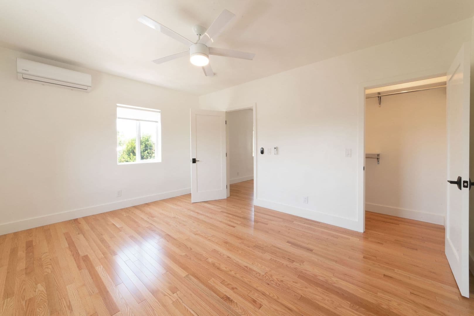 Los Angeles Condo: 2215 Elsinore St.