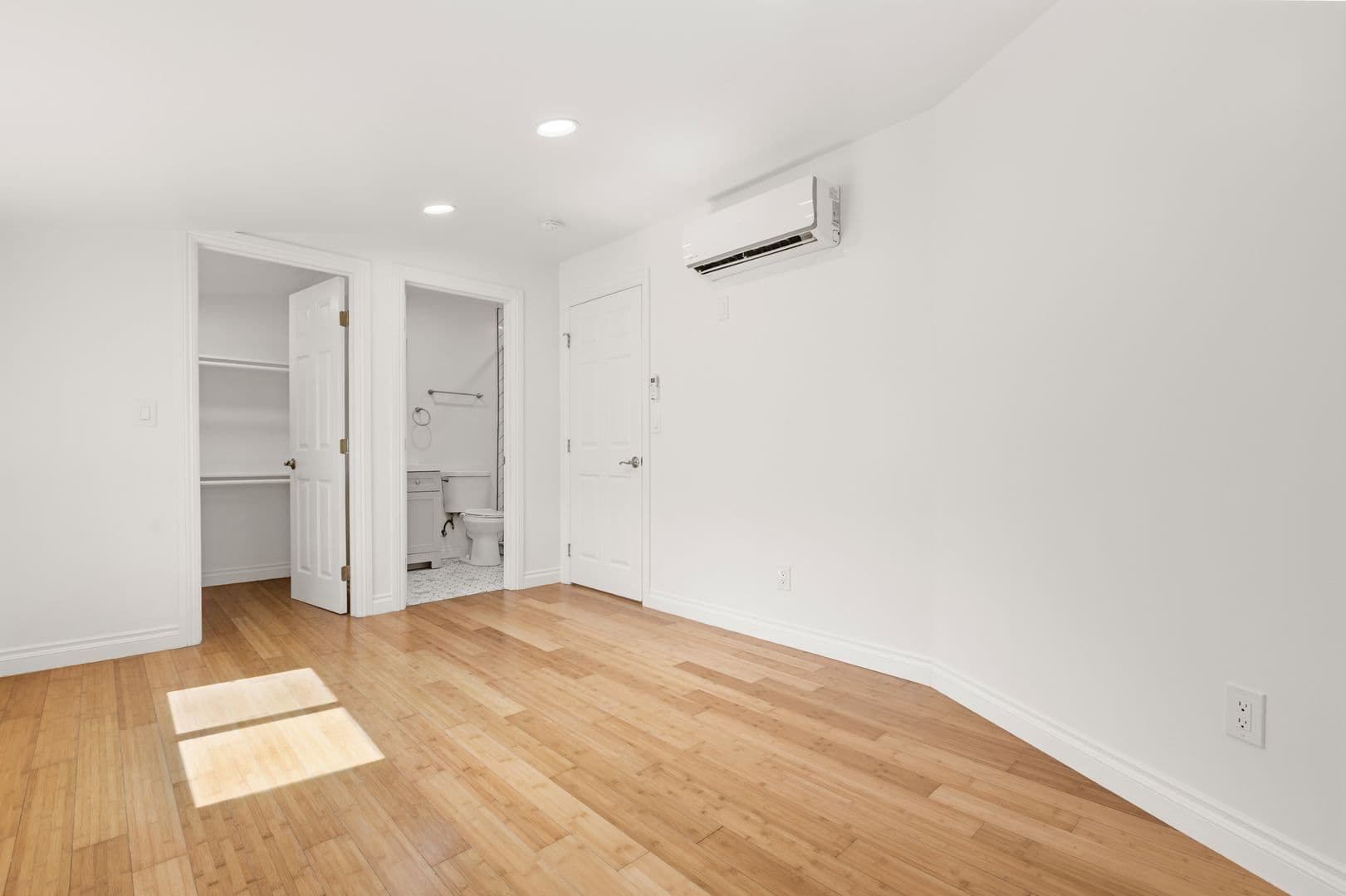 Los Angeles Condo: 2641 Riverside Terrace