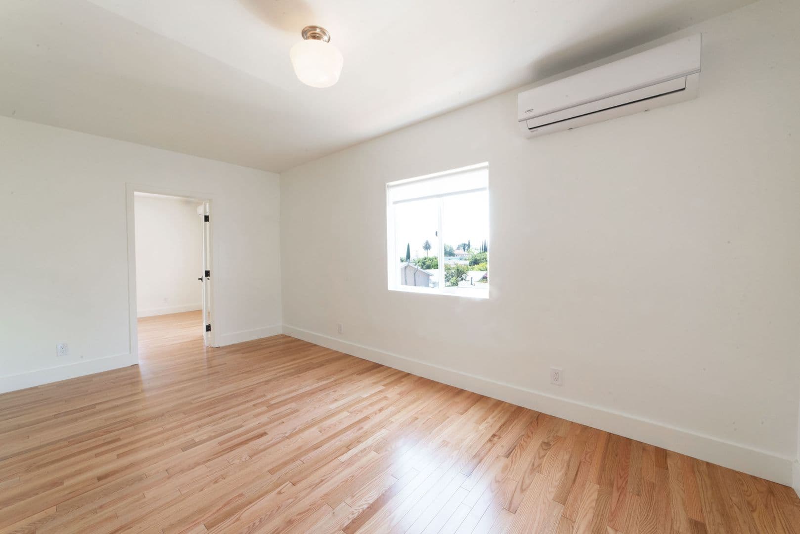Los Angeles Condo: 2215 Elsinore St.