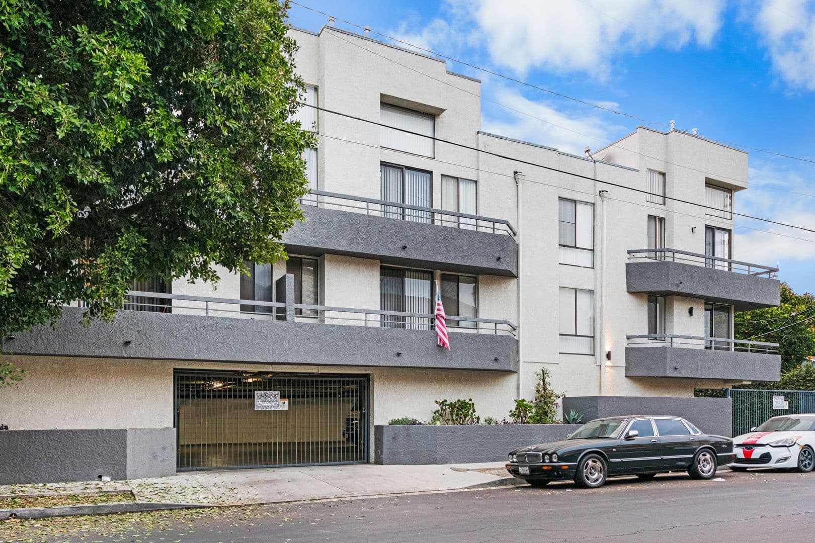 Valley Village Apartment: 5401 Rhodes Ave