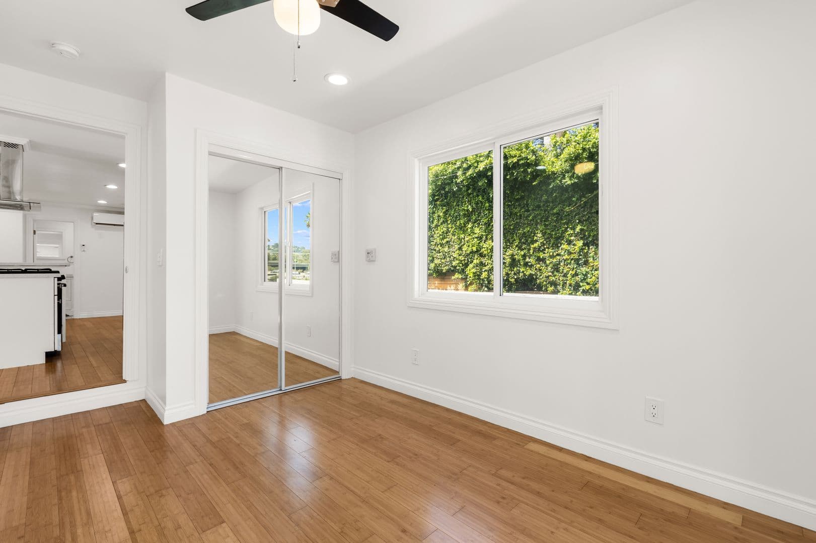 Los Angeles Condo: 2641 Riverside Terrace