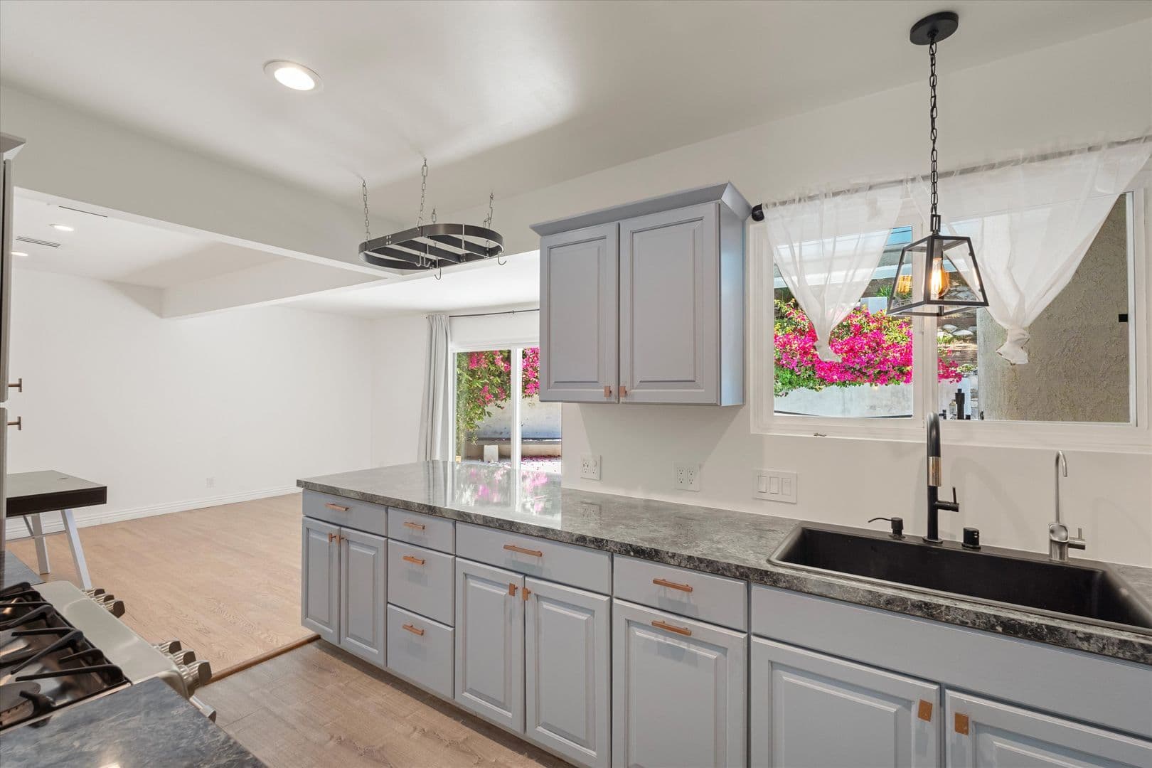 Glendale House: 2714 Hollister Terrace