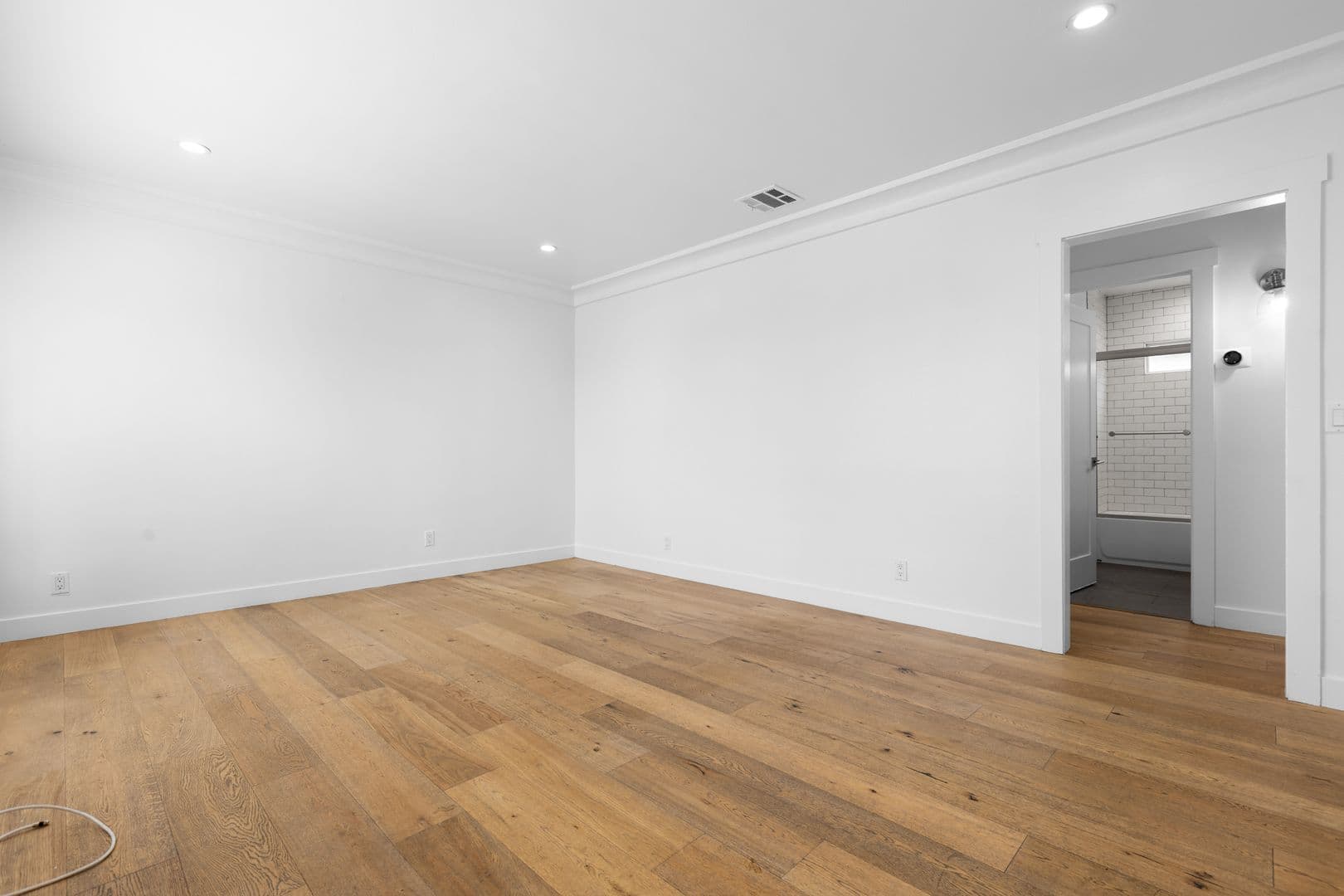 Los Angeles Condo: 360 Parkman Ave.