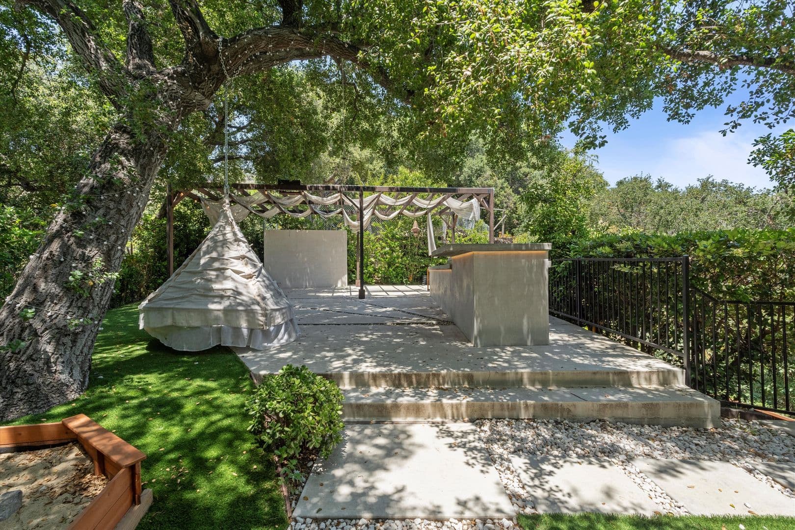 Glendale House: 2714 Hollister Terrace
