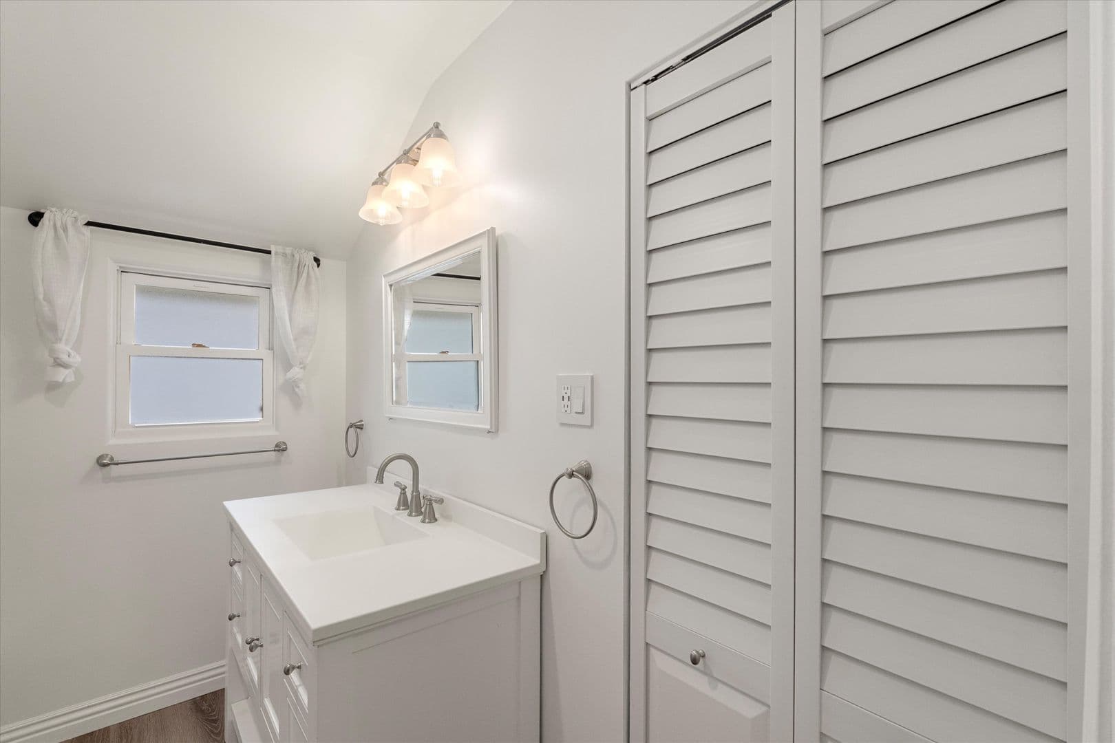 Glendale House: 2714 Hollister Terrace