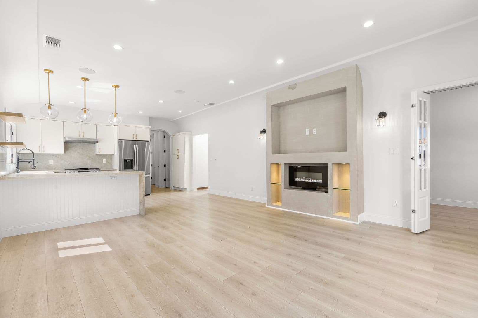 Los Angeles Condo: 341 N Genesee Ave