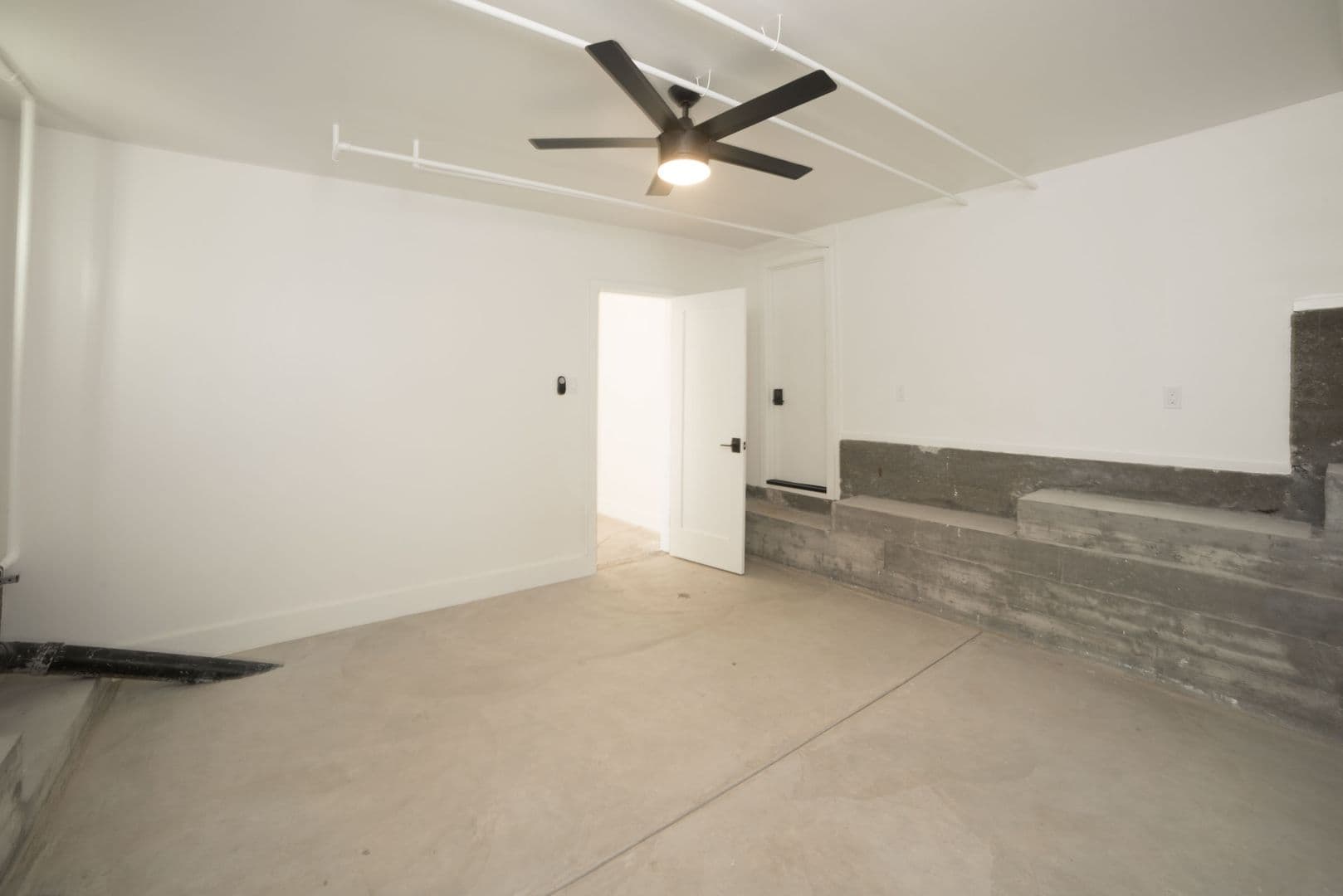 Los Angeles Apartment: 1167 Bellevue Ave.