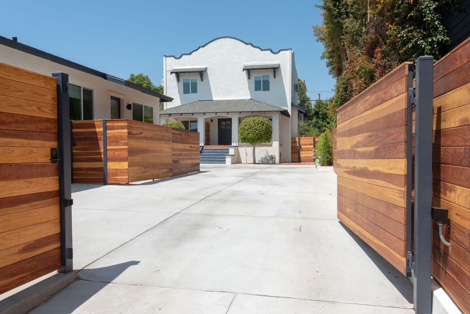 Los Angeles Condo: 2215 Elsinore St.