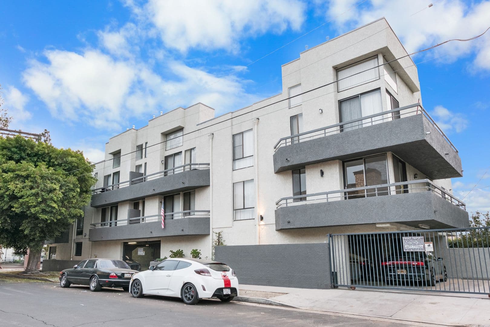 Valley Village Apartment: 5401 Rhodes Ave