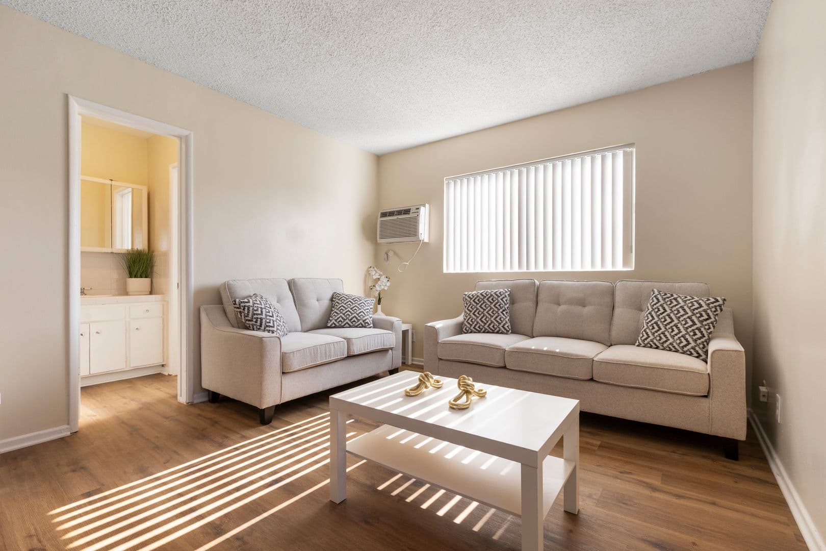 North Hollywood Apartment: 5105 Bakman Ave. #18
