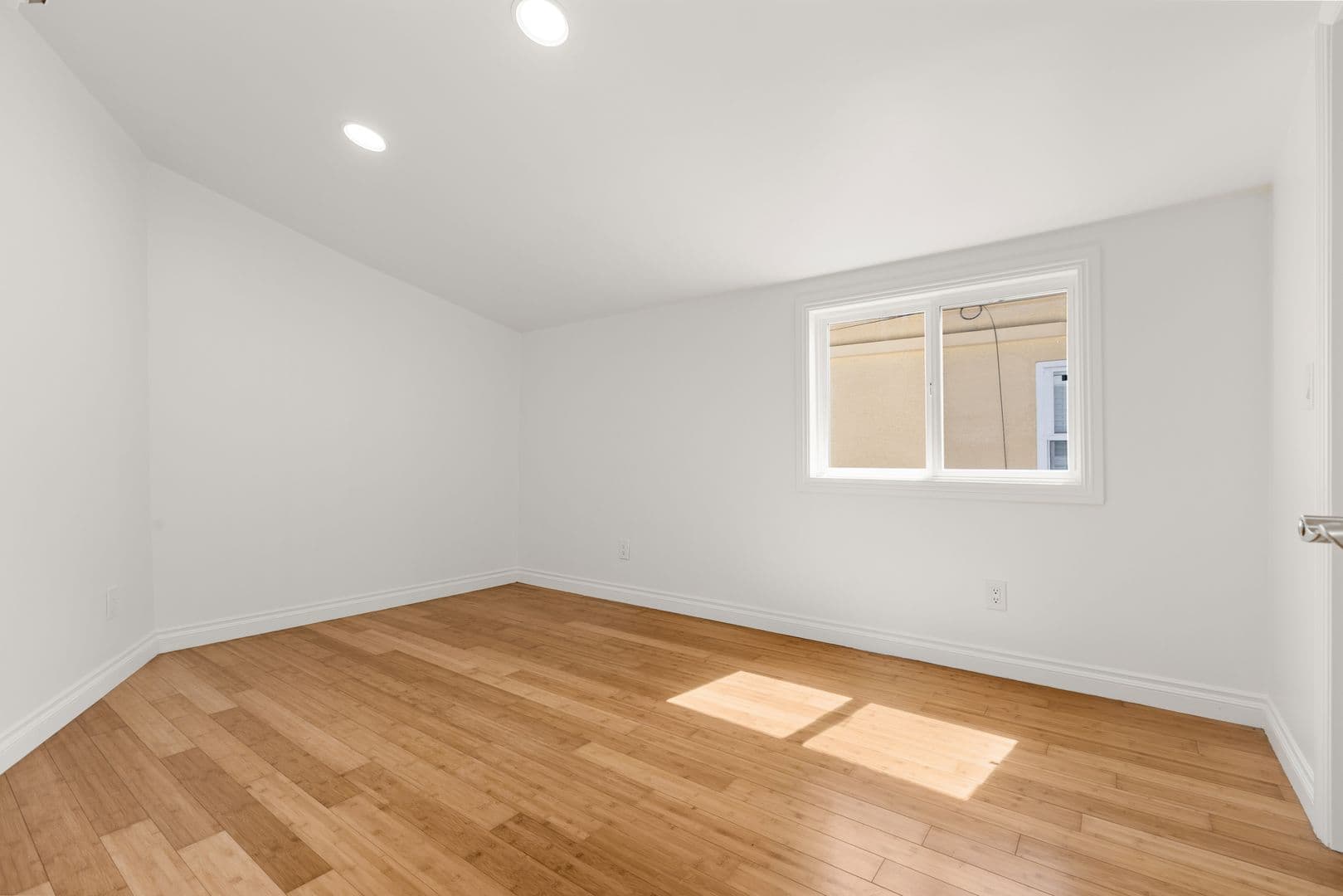 Los Angeles Condo: 2641 Riverside Terrace