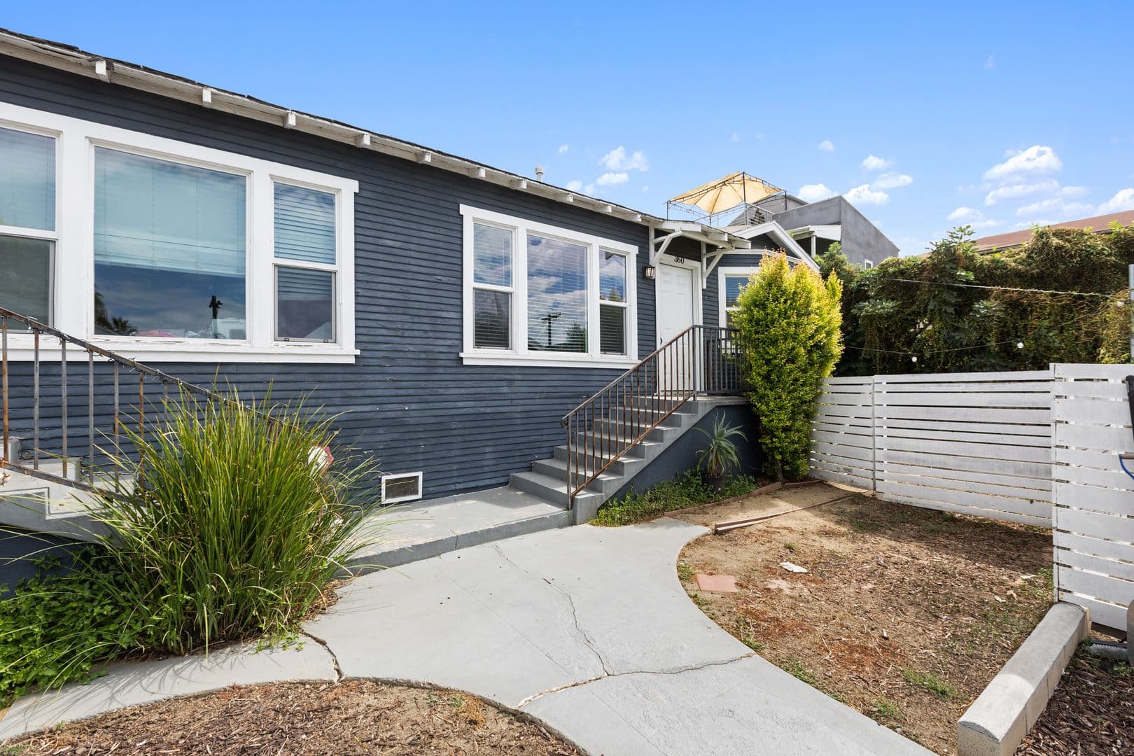 Los Angeles Condo: 360 Parkman Ave.