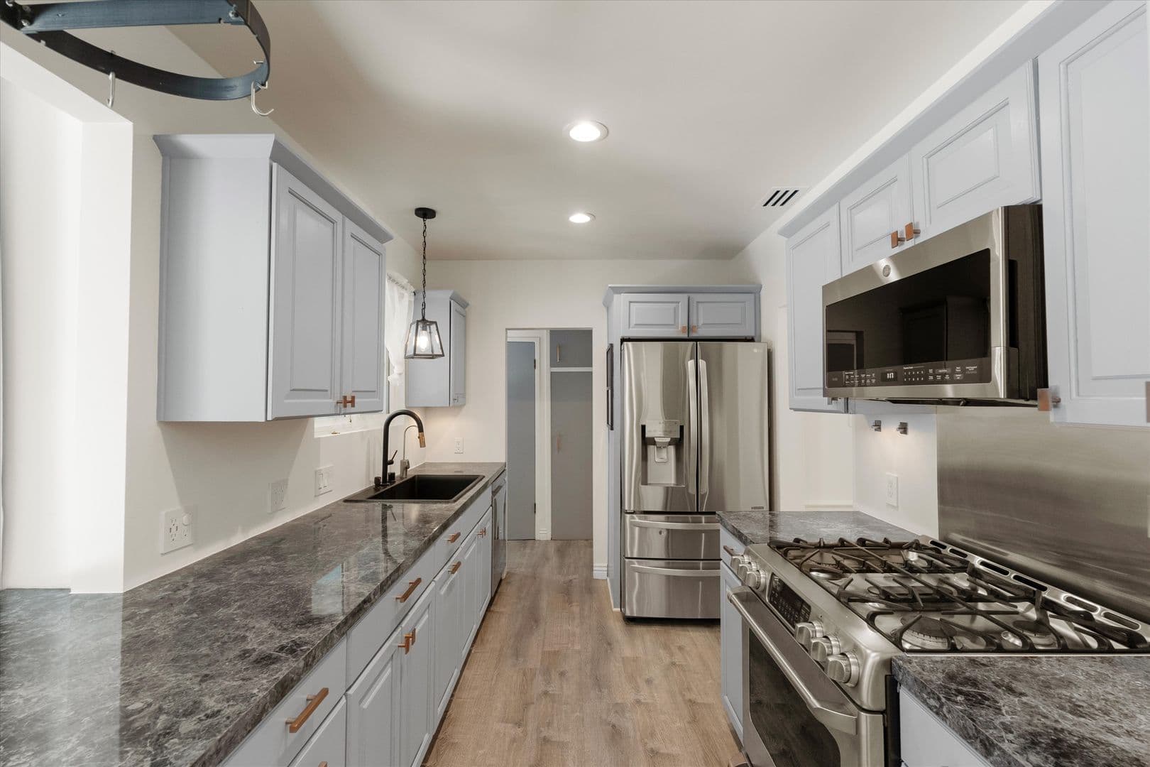 Glendale House: 2714 Hollister Terrace