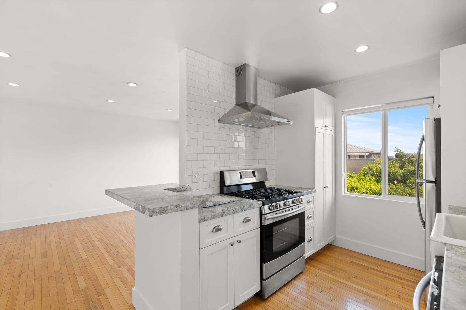 Los Angeles Apartment: 1167 Bellevue Ave.