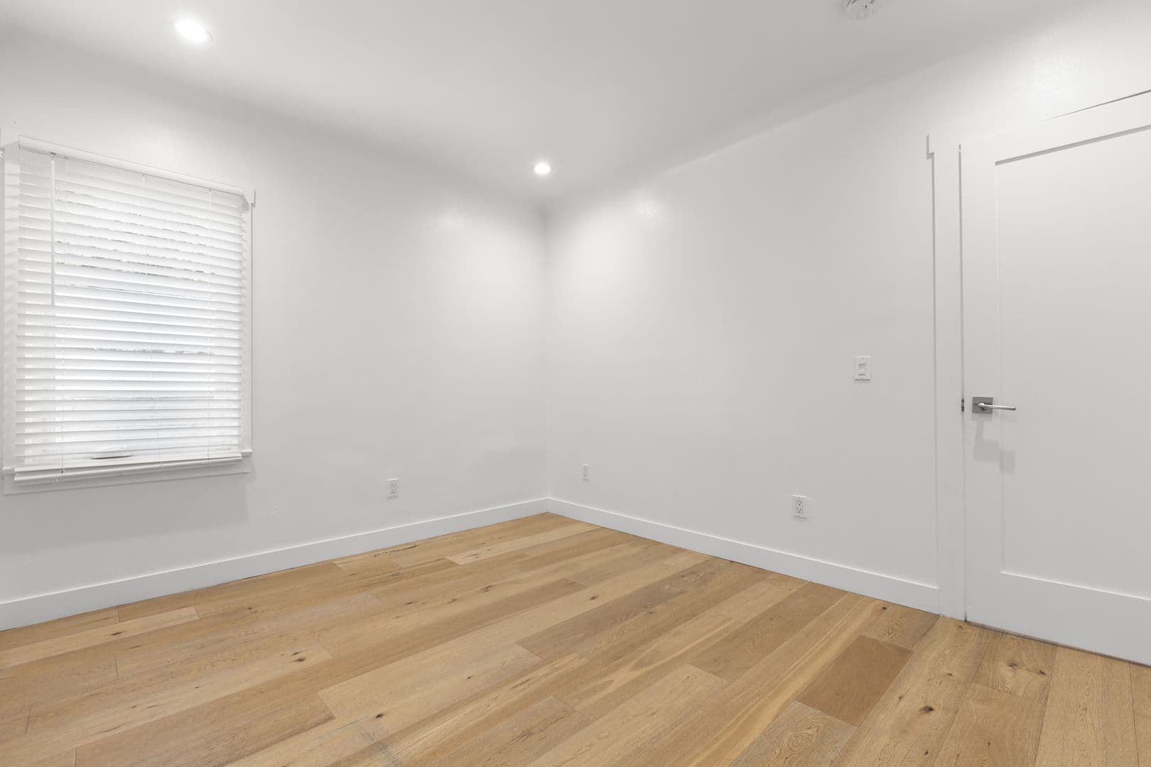 Los Angeles Condo: 360 Parkman Ave.