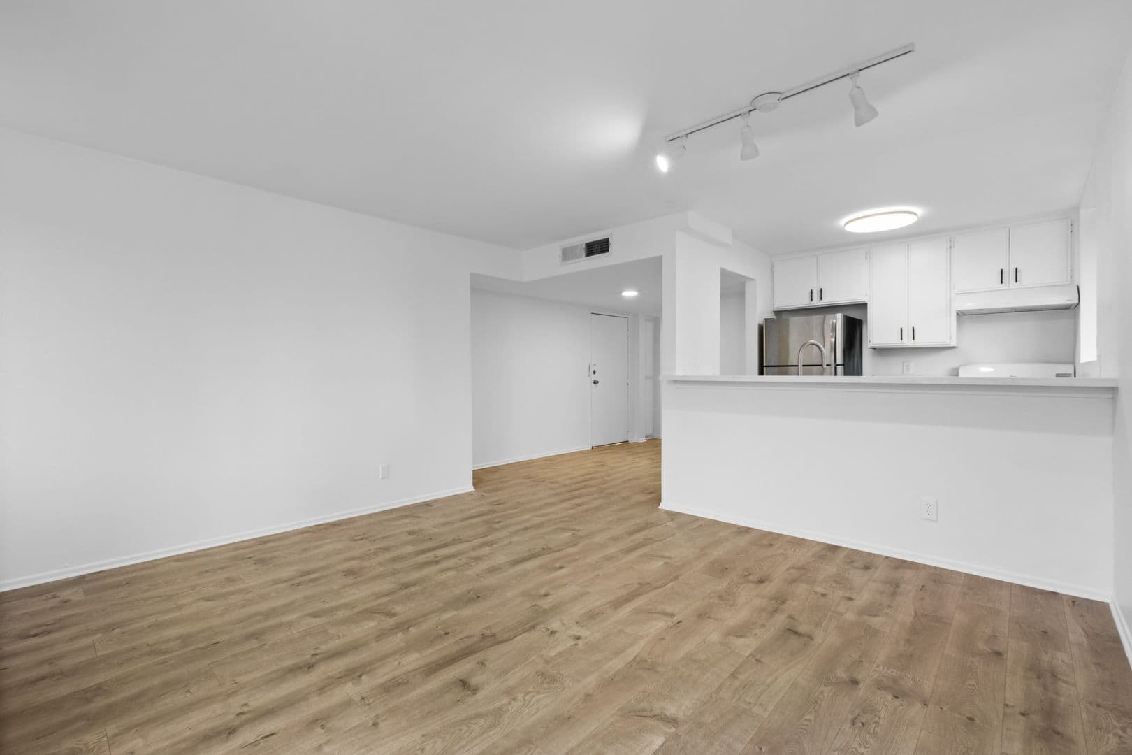 Valley Village Apartment: 5401 Rhodes Ave