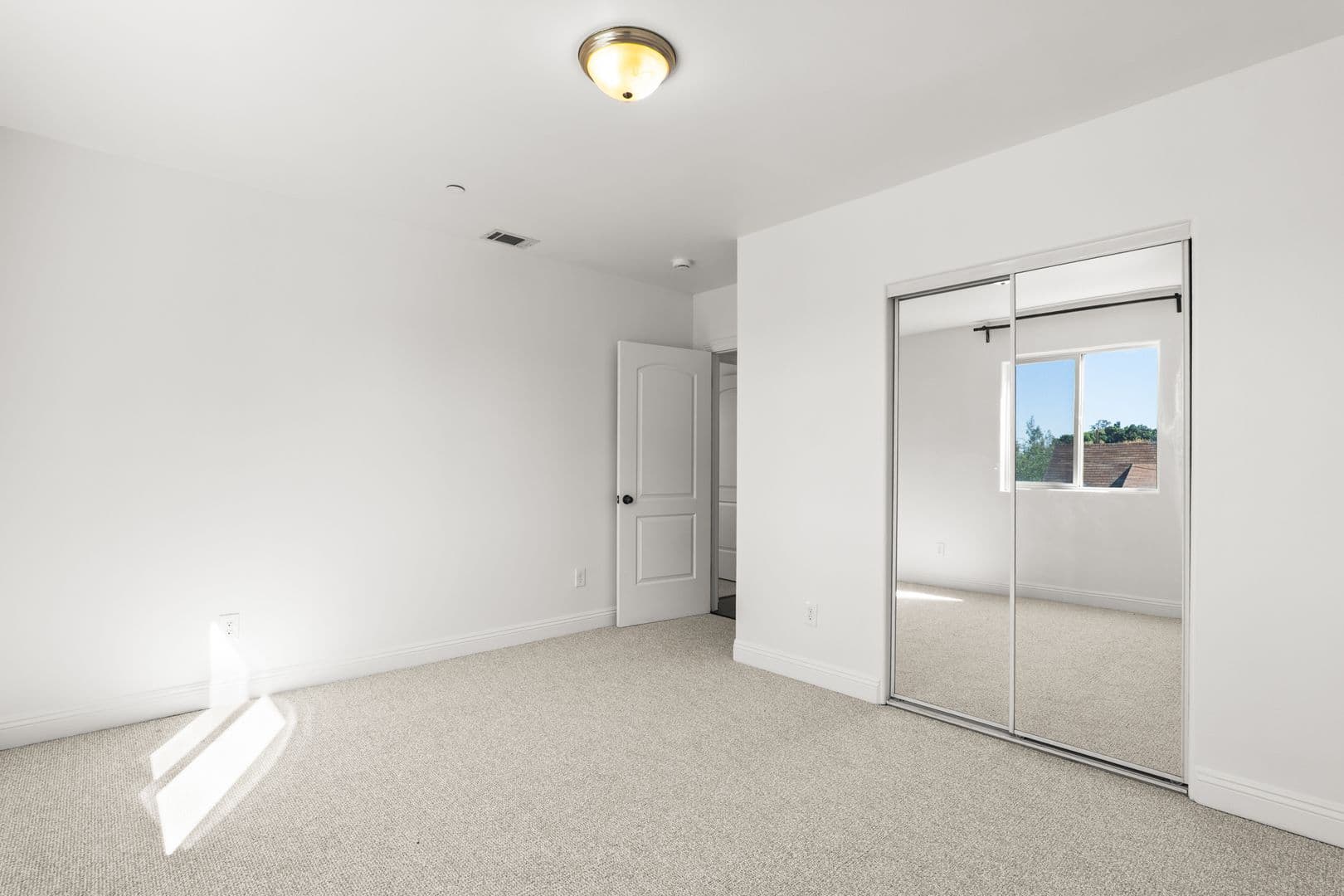 Los Angeles Condo: 1530 N Soto St