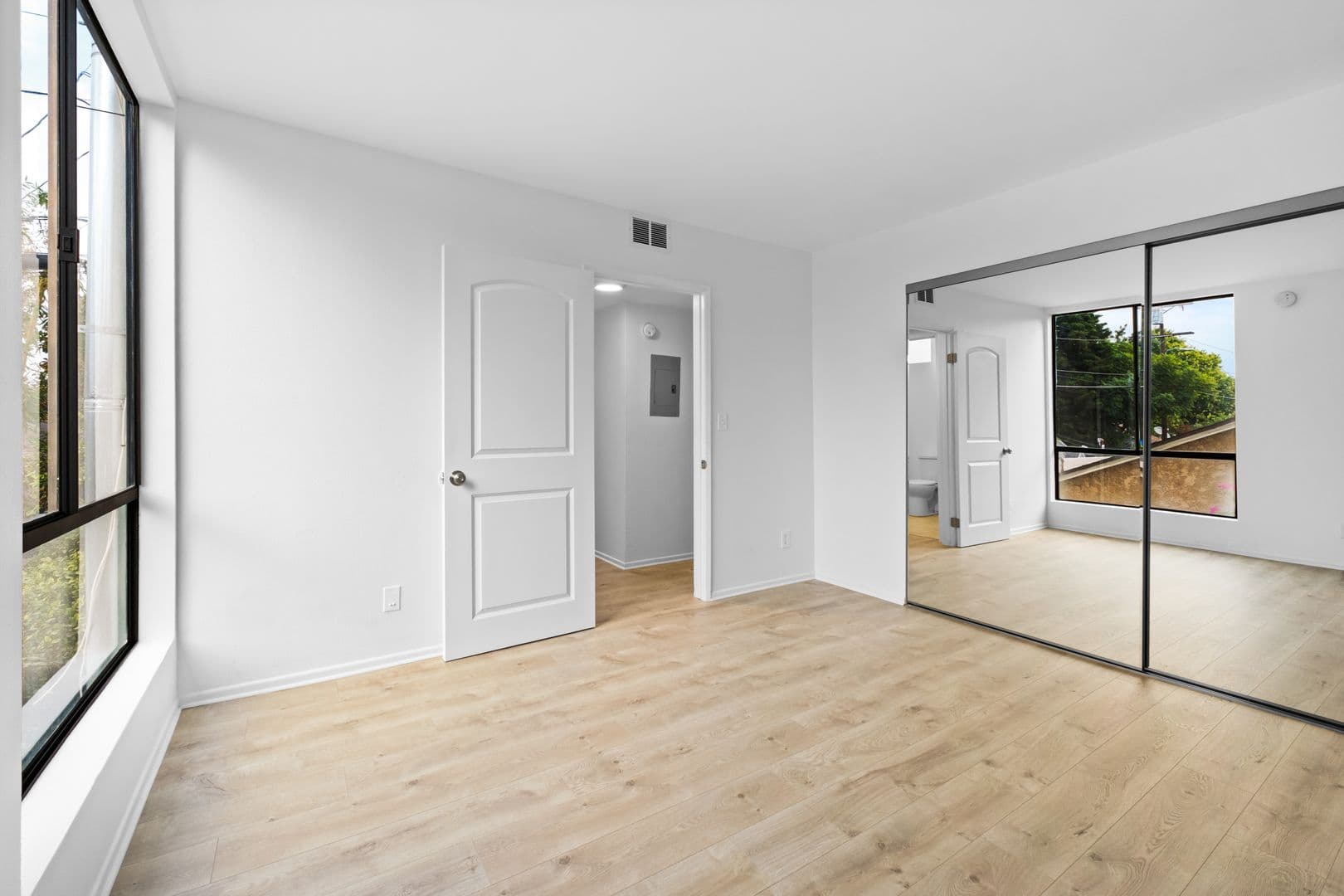 Valley Village Apartment: 5401 Rhodes Ave