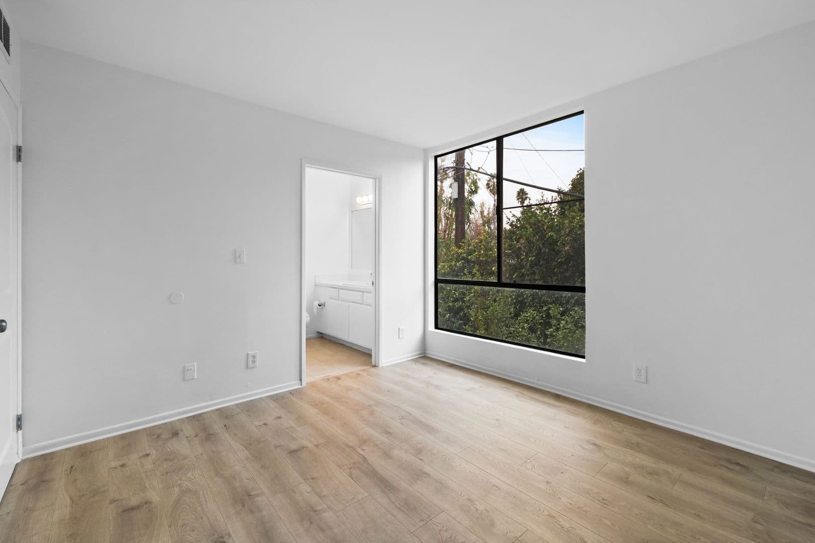Valley Village Apartment: 5401 Rhodes Ave