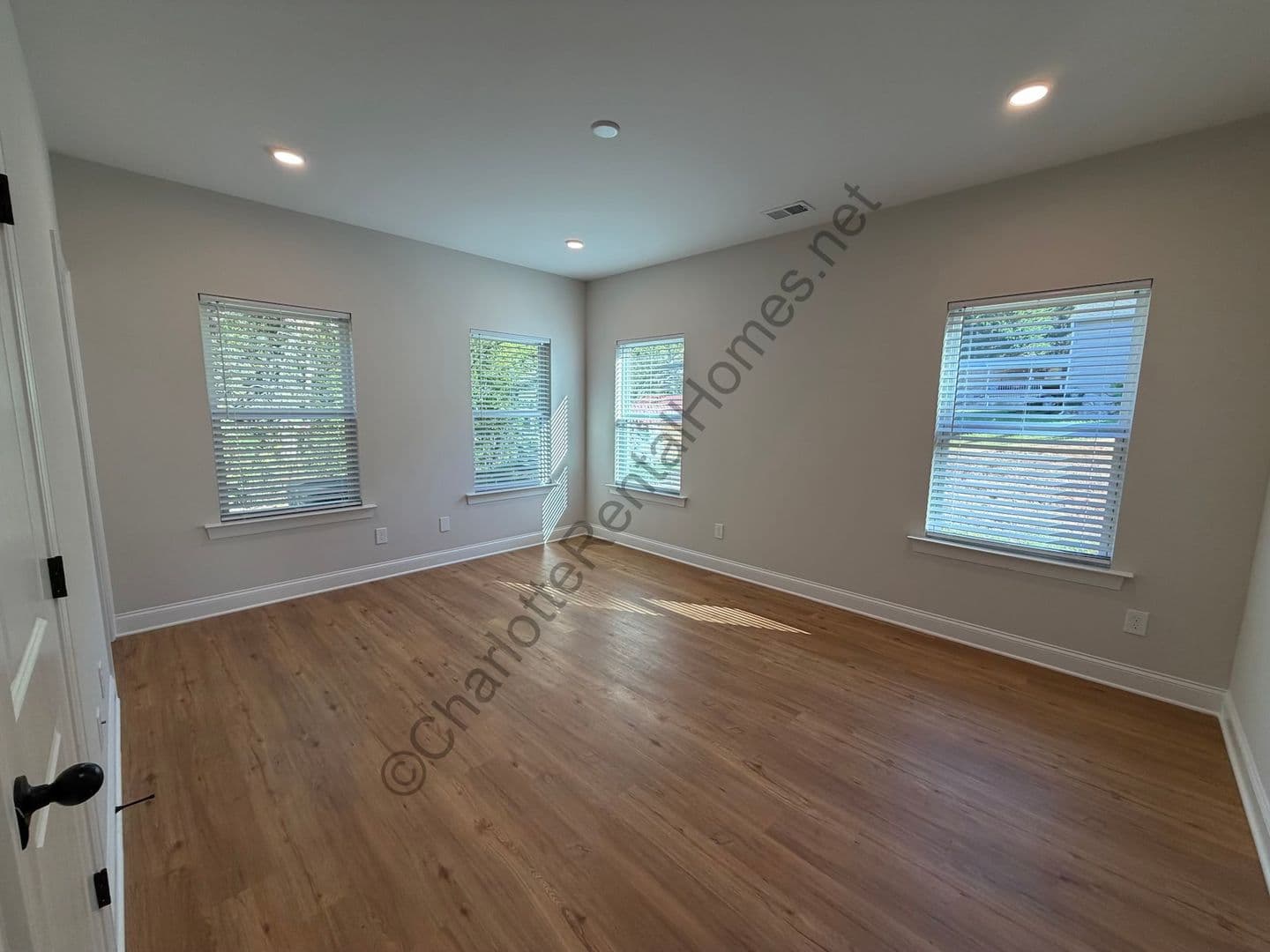 Hickory House: 1558 7th Ave Drive SW