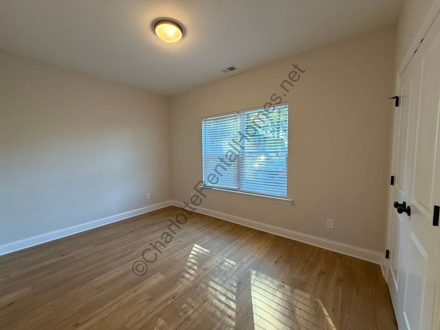 Hickory House: 1558 7th Ave Drive SW